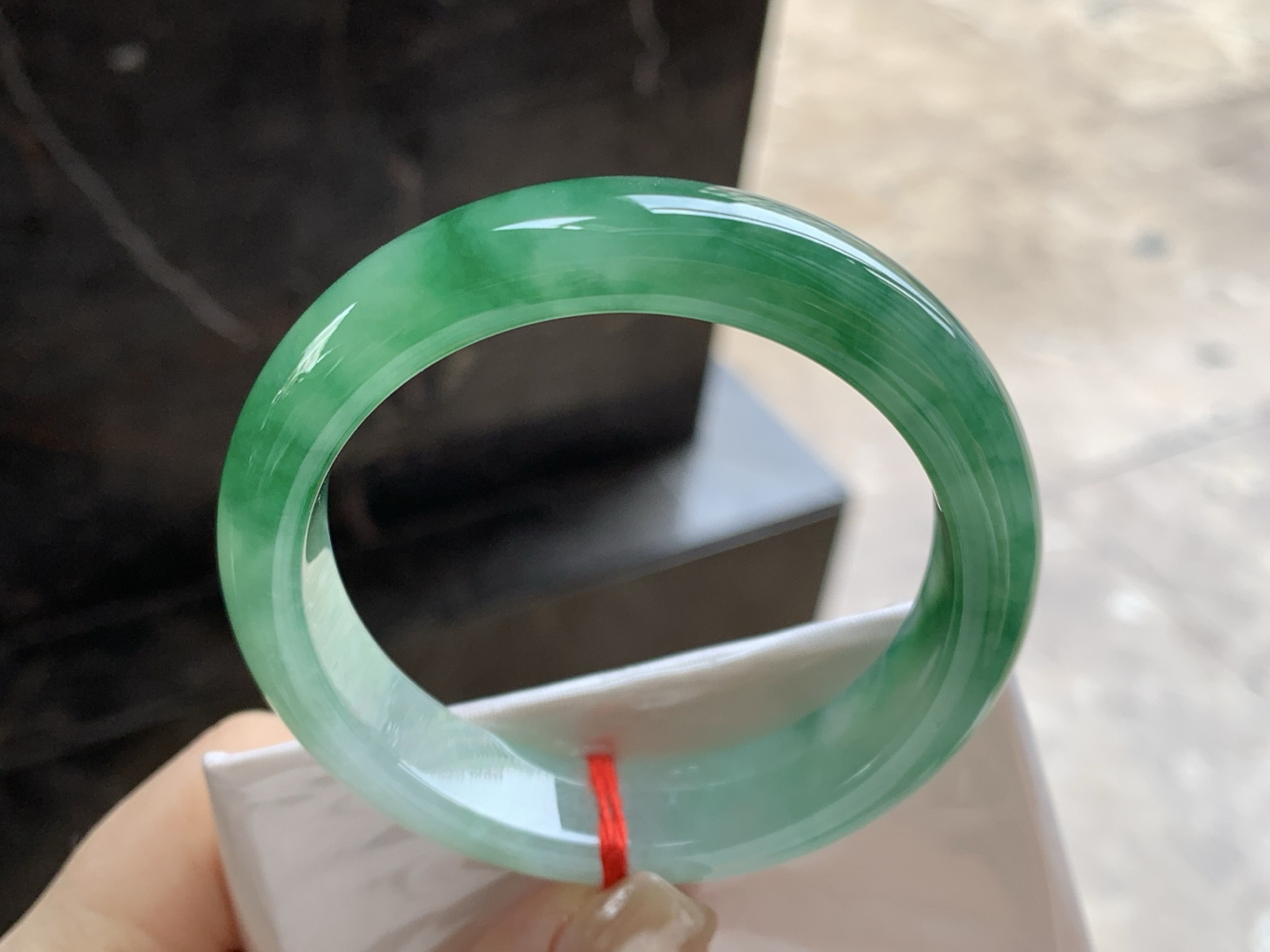 52.5-12.6-8.1

带色手镯^_^有种有色 精品小圈口