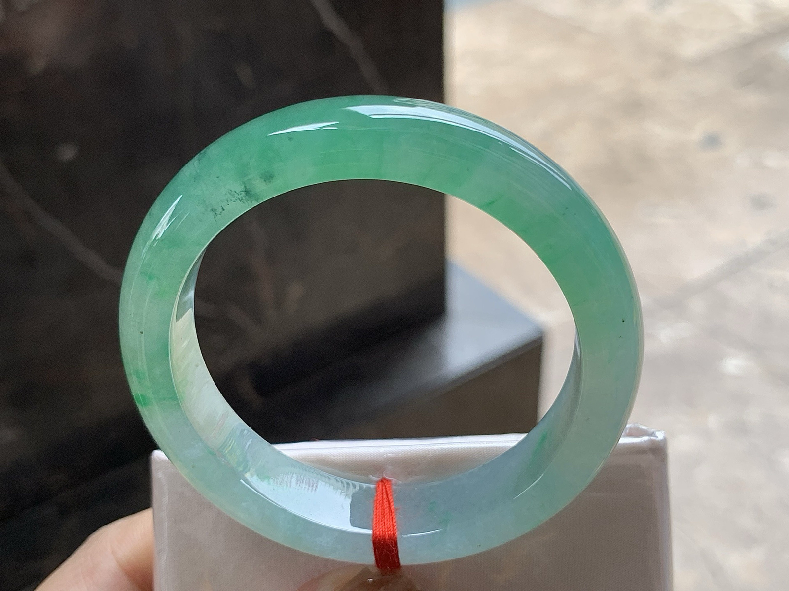 52.5-12.7-8.3

带色手镯^_^正圈52 53  种好水润～ 颜色鲜艳