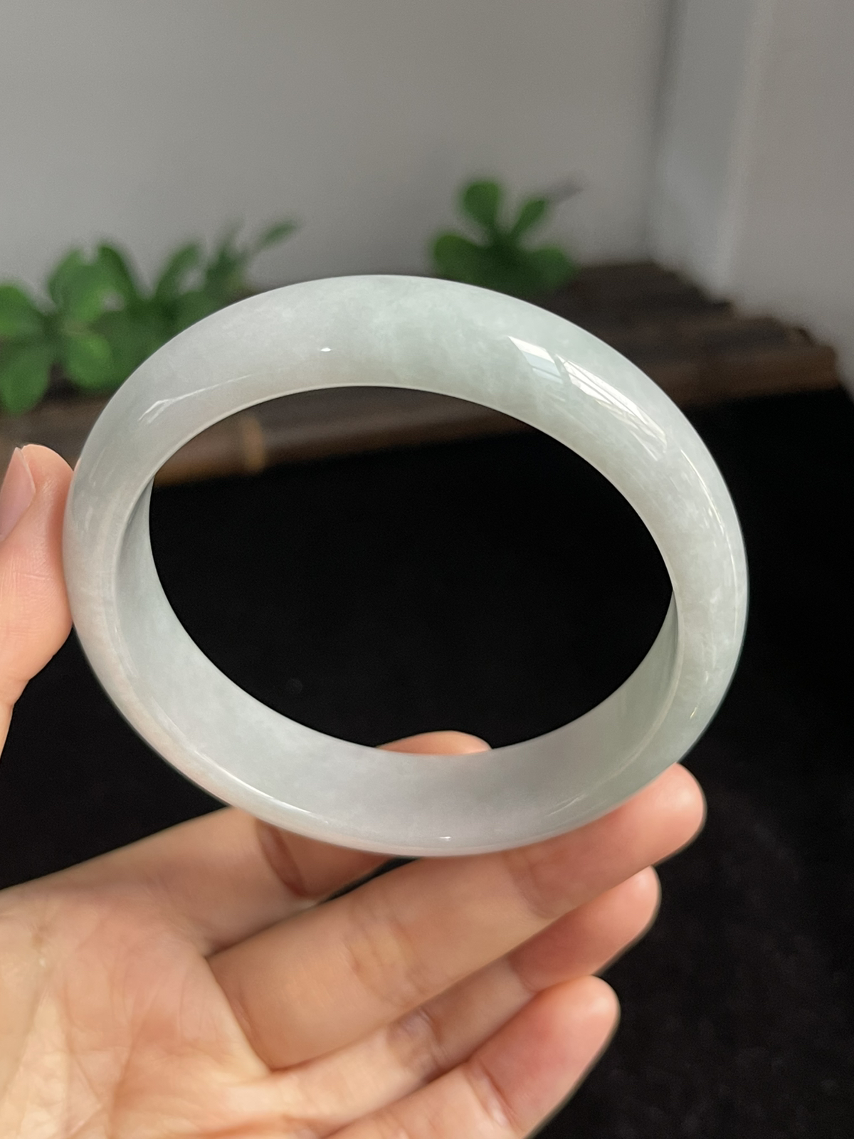 正圈60.4圈口，翡翠糯化种白色手镯