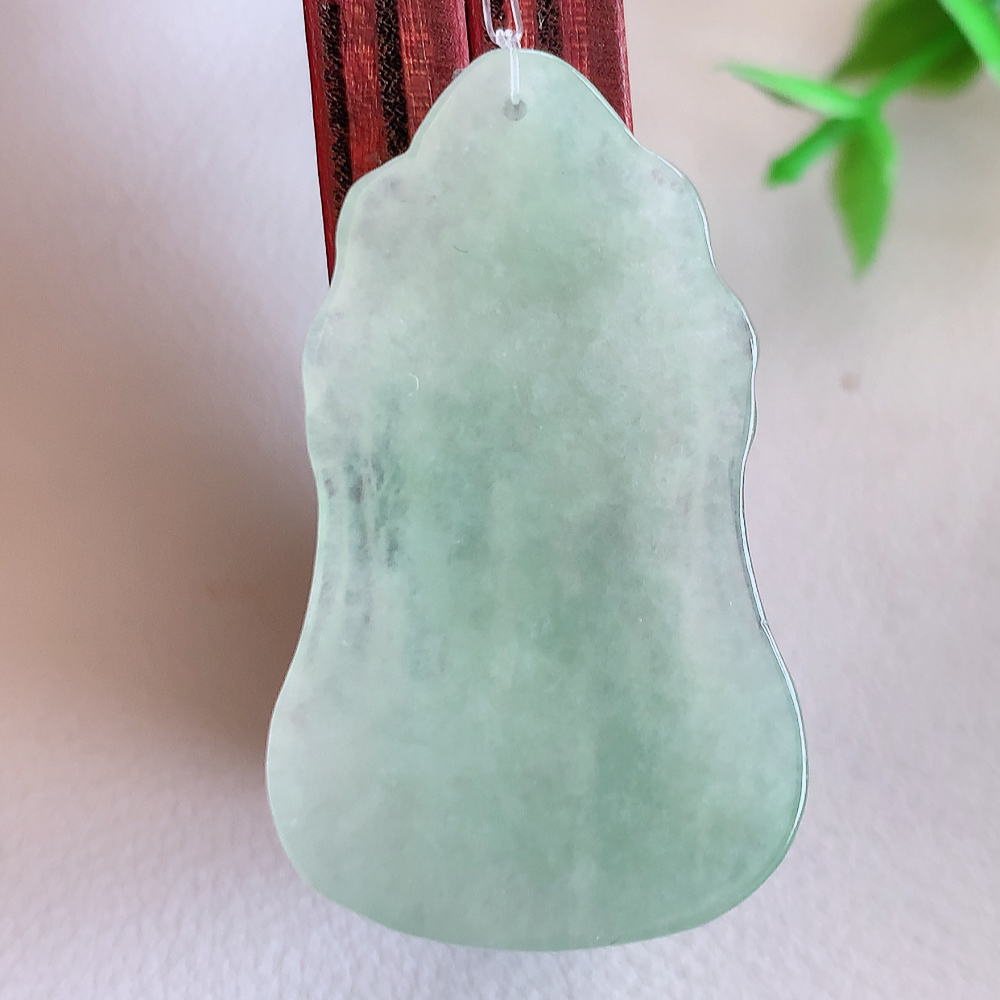 冰润精雕观音吊坠，法相端庄大气，工艺精湛，种色浓郁，细腻饱满冰润，种老水足，收藏佳品，佩戴大气  W49.31   尺寸：37.5-22.5-4.8mm