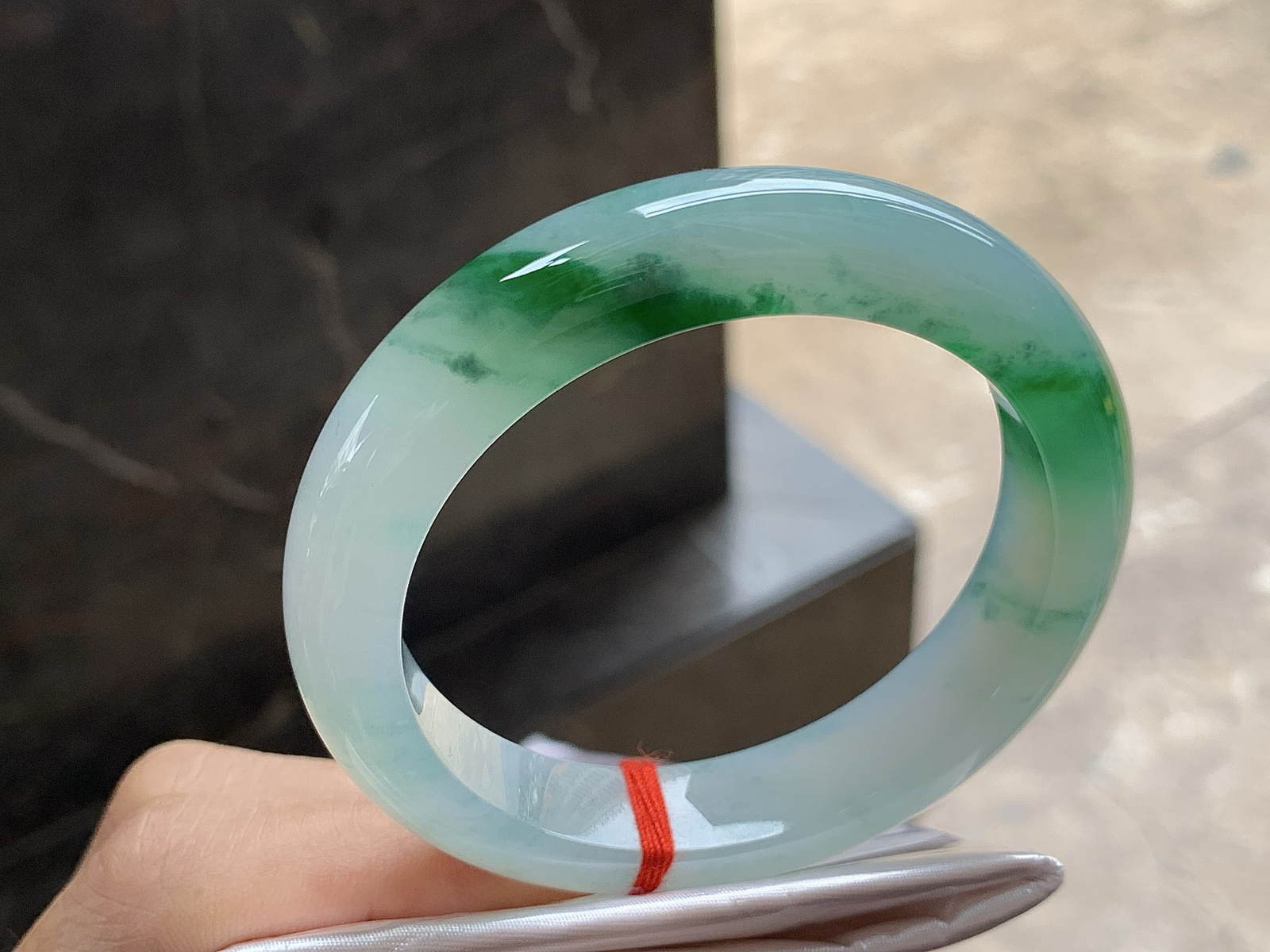 54.5-12.4-8.8

飘花手镯^_^ 种好水润～ 花色鲜艳