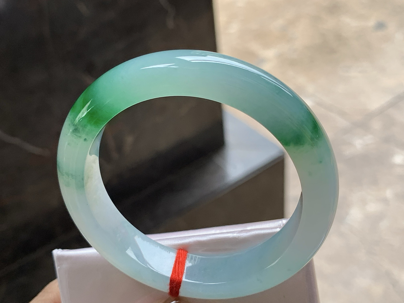 54.5-12.4-8.8

飘花手镯^_^ 种好水润～ 花色鲜艳