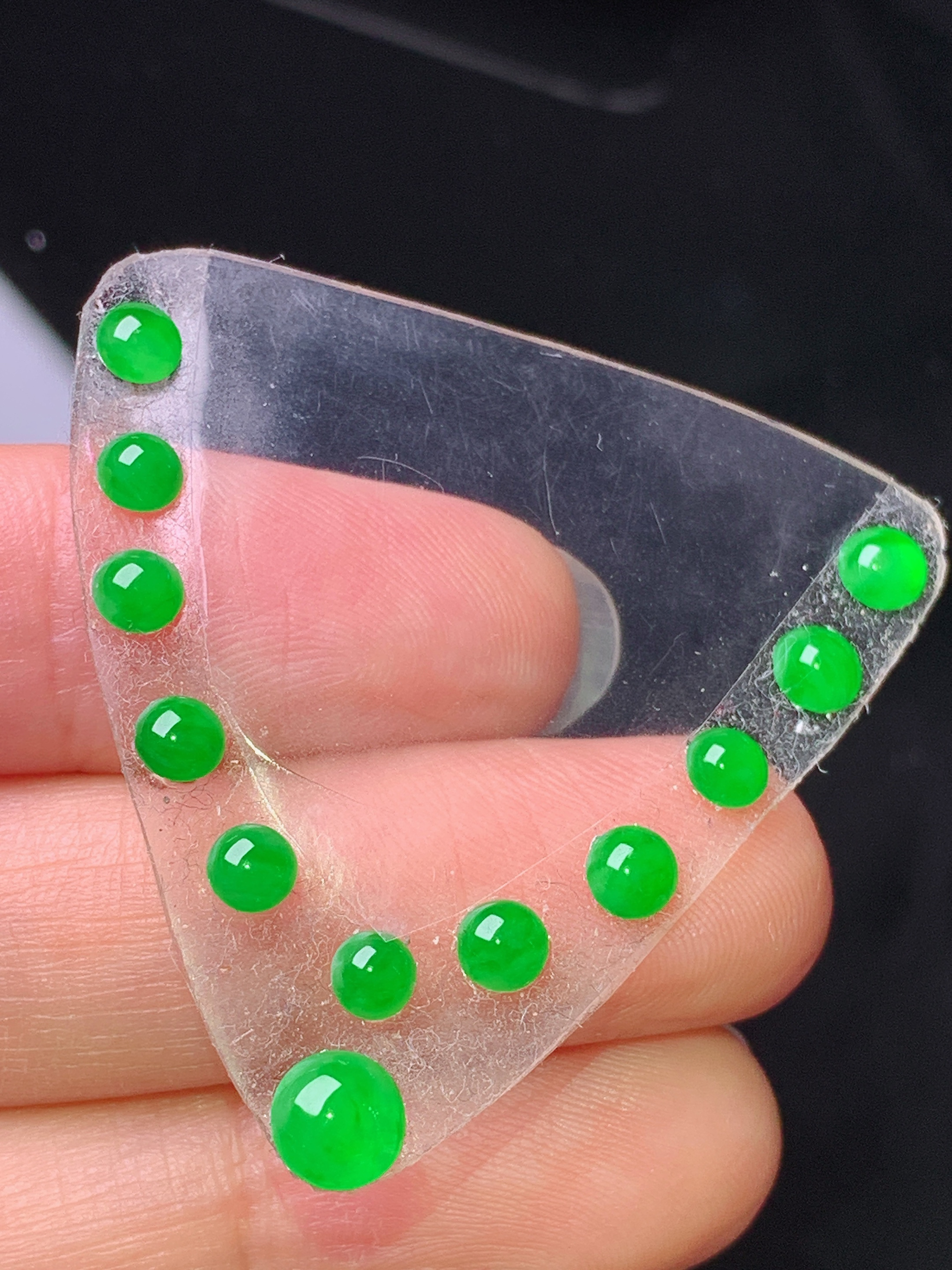 镶嵌款 满绿蛋面一下手 玉质细腻 色泽艳丽清新 水润亮眼 整体尺寸5.3*2.5j3