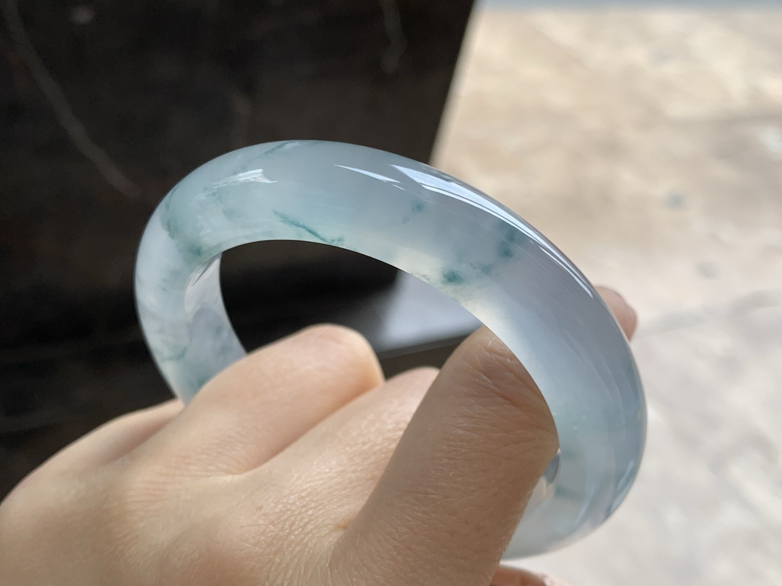 56-11.7-9.6

冰种飘花手镯^_^冰味十足～飘花点缀