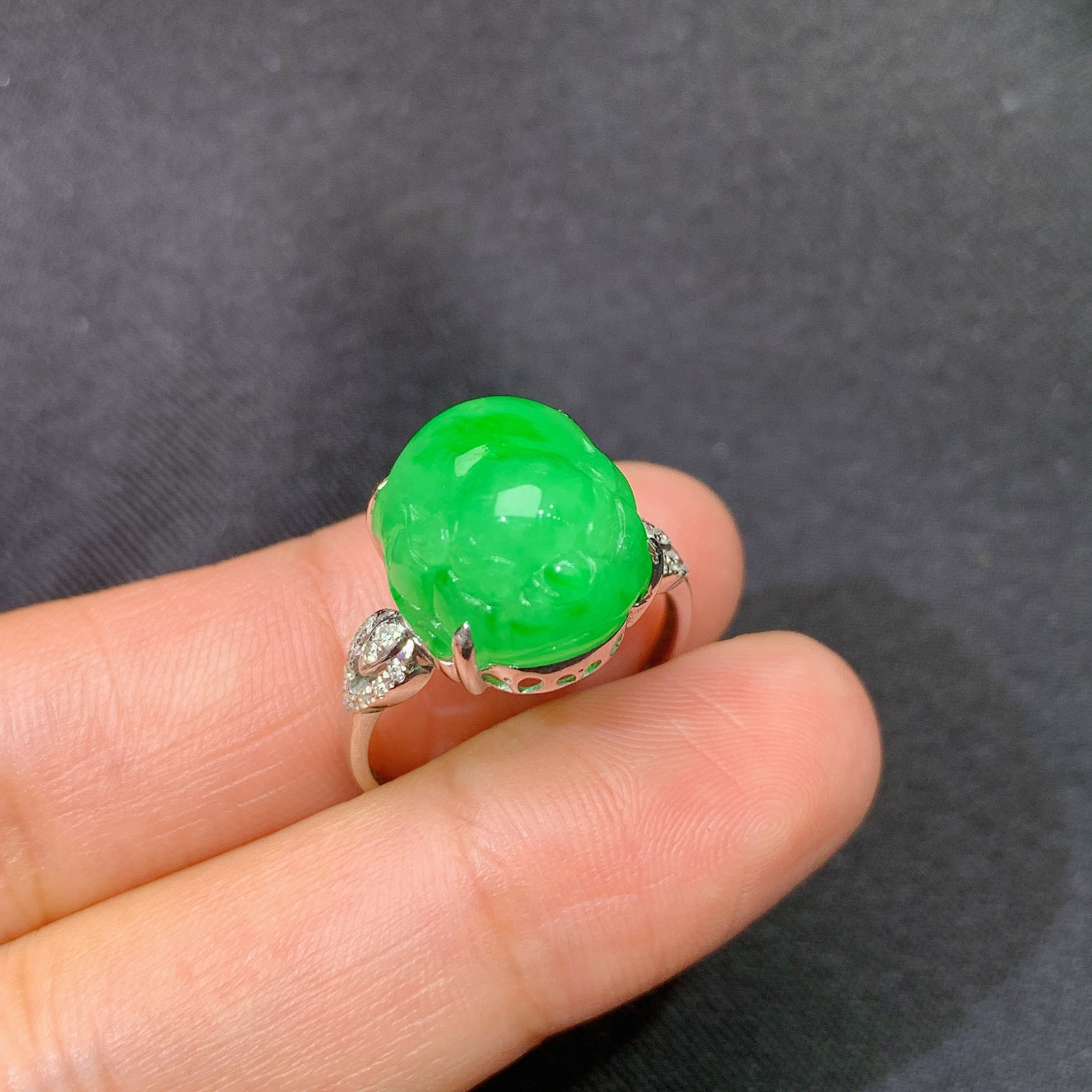 阳绿貔貅戒指，18k金镶嵌，简约时尚，冰润色阳，种水足，Ax 圈口14 尺寸13.1*11.6*9