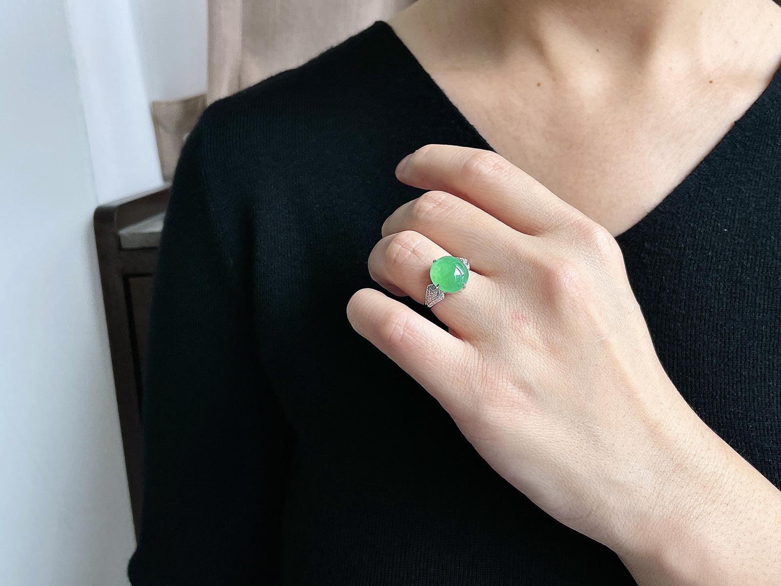 冰阳绿蛋面戒指 
【整体】12.9-12.4-7.5
【圈口】14号