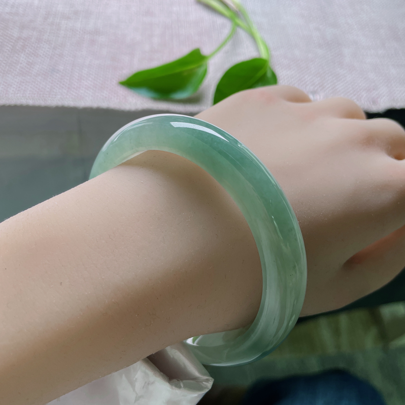 60/12/8.6，湖水蓝正圈，油润有光泽，大圈口，种老，沉鱼落雁，棉线。