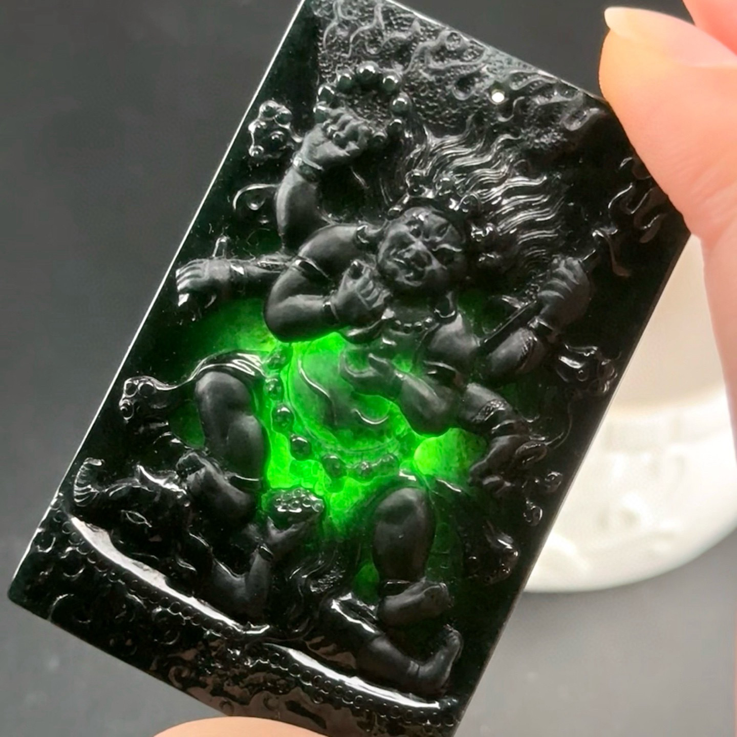 精品墨翠大黑天 种好色正 黑度极好 打灯通透 油性十足 尺寸58.3