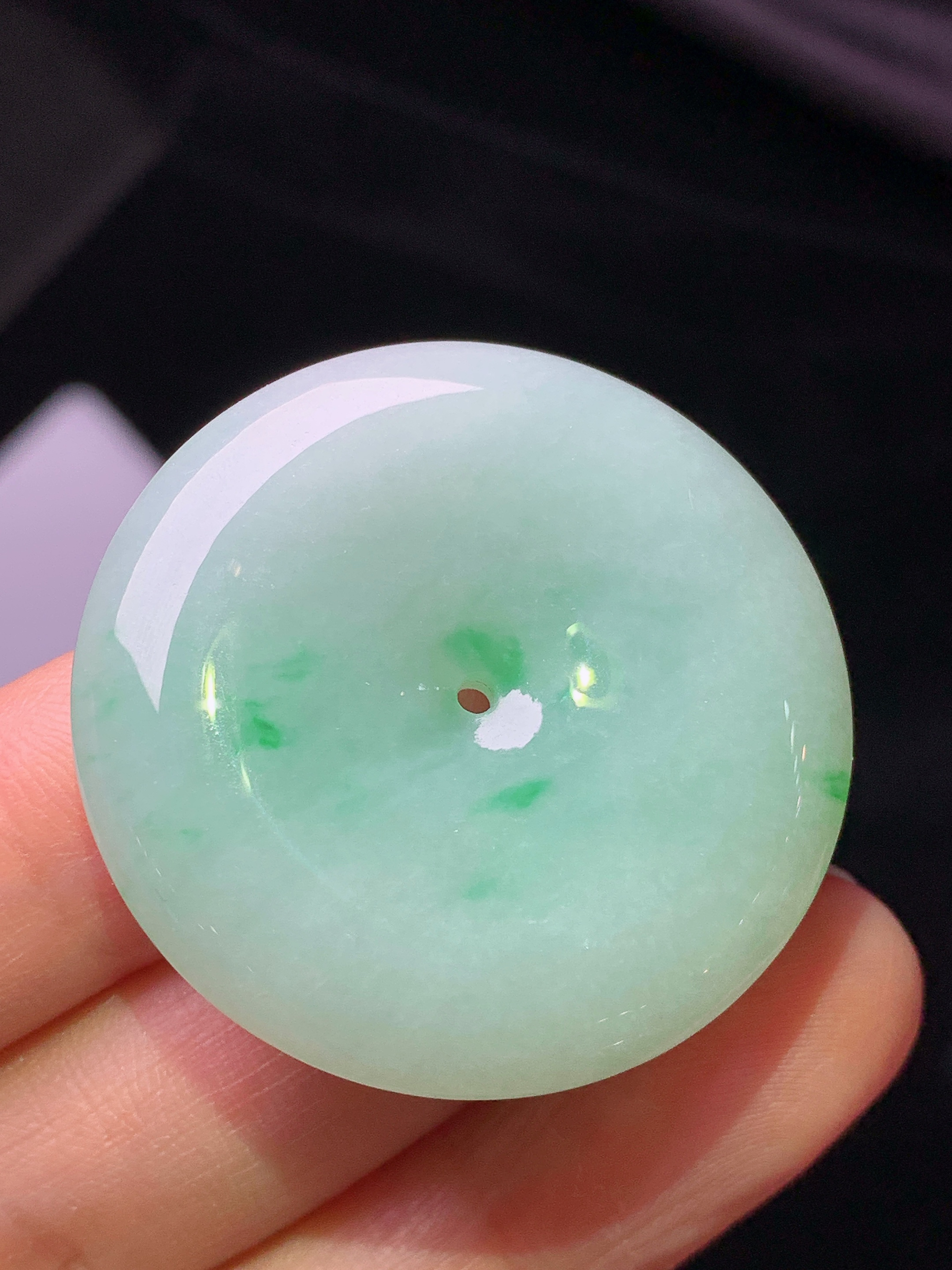 飘绿平安扣吊坠 玉质细腻 色泽艳丽清新 水润亮眼 整体尺寸34.8*7a2