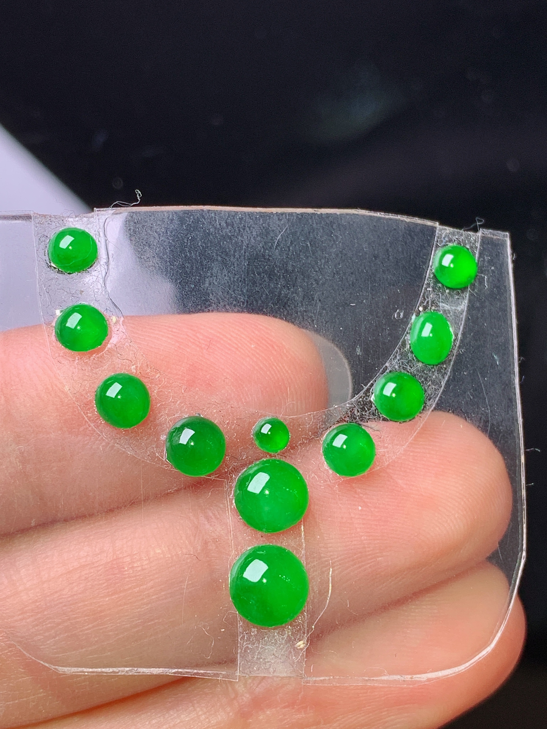 镶嵌款 满绿蛋面一手 玉质细腻 色泽艳丽清新 水润亮眼 整体尺寸5.5*2.5j3