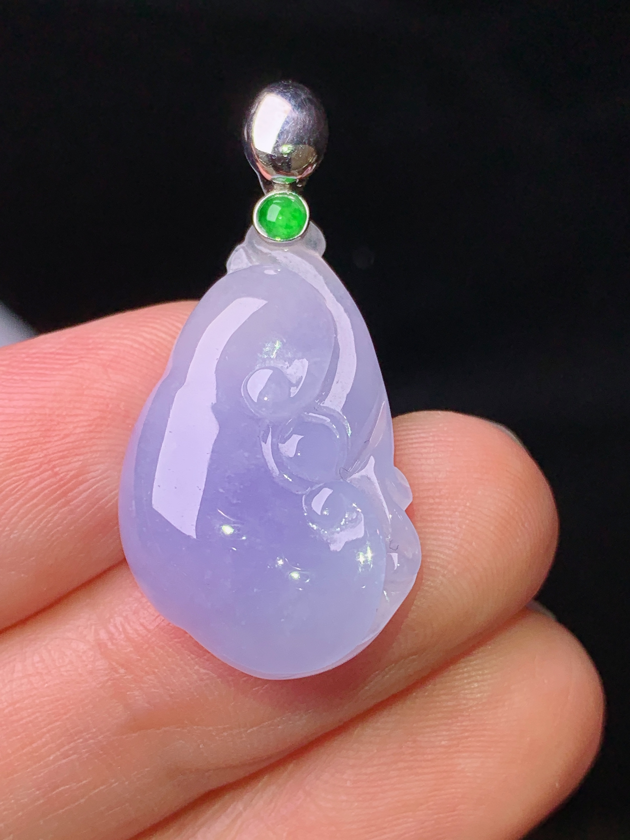 18k金镶嵌紫罗兰如意吊坠 玉质细腻 色泽艳丽清新 水润亮眼 整体尺寸31.6*15*5.3b1