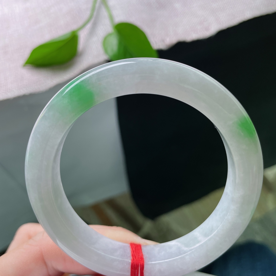 57.8/12.1/9.5，白底青正圈，莹白承光凝岁月，青绿焕彩映芳华。晶体纹，ss49824a