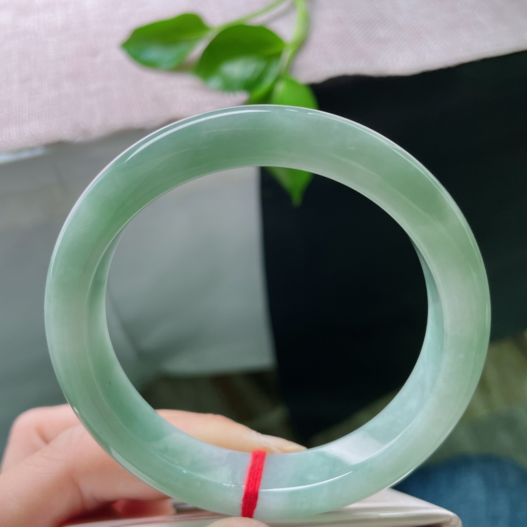 58./12.4/8.9，绿底正圈，水润细腻，种老，宁静致远，一点皮纹，ss47928a