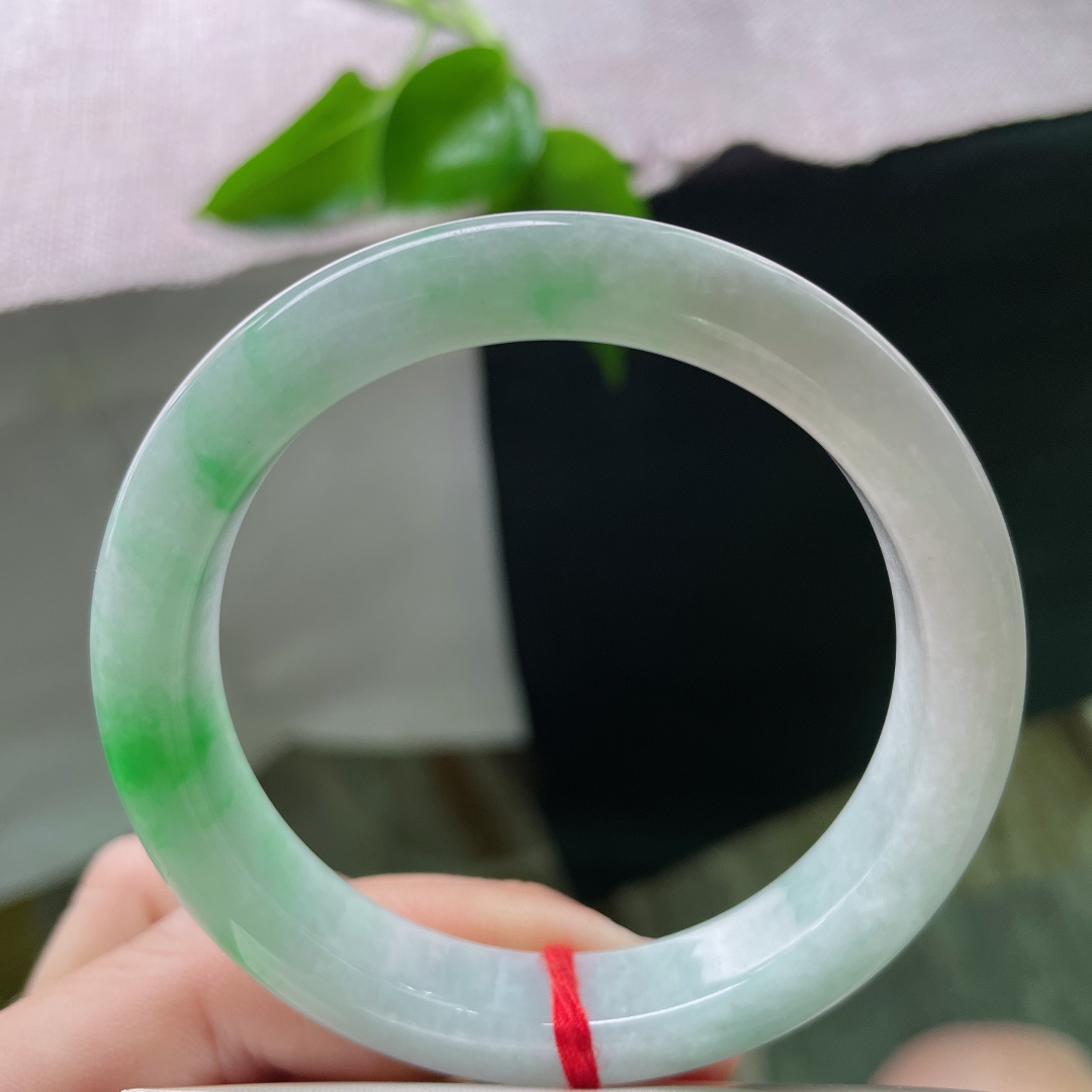 53.8/10.6/8.3飘绿正圈，水润，翠色伊人，春日色彩，甜美，一点皮纹，″ss49895a