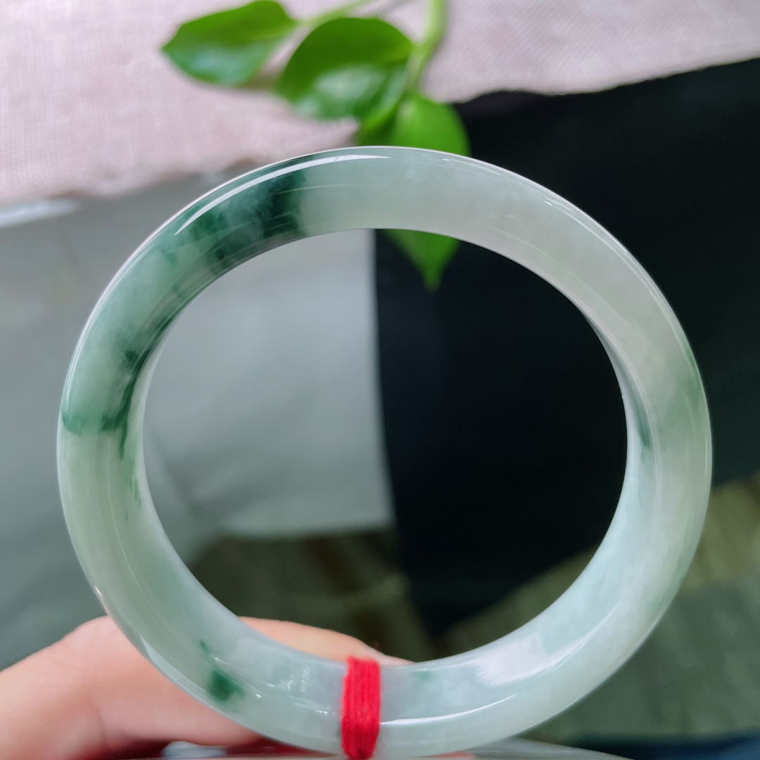 57/12.3/7.8，飘花正圈，色根作笔，游走数缕云烟。料子细腻，ss49389a