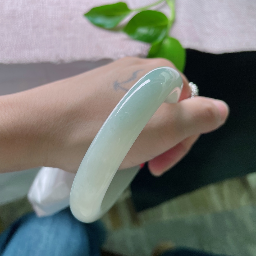 60.2/12.4/8.6，淡绿底正圈，大圈口，素雅不张扬，底子细腻干净，皮纹，ss50267a