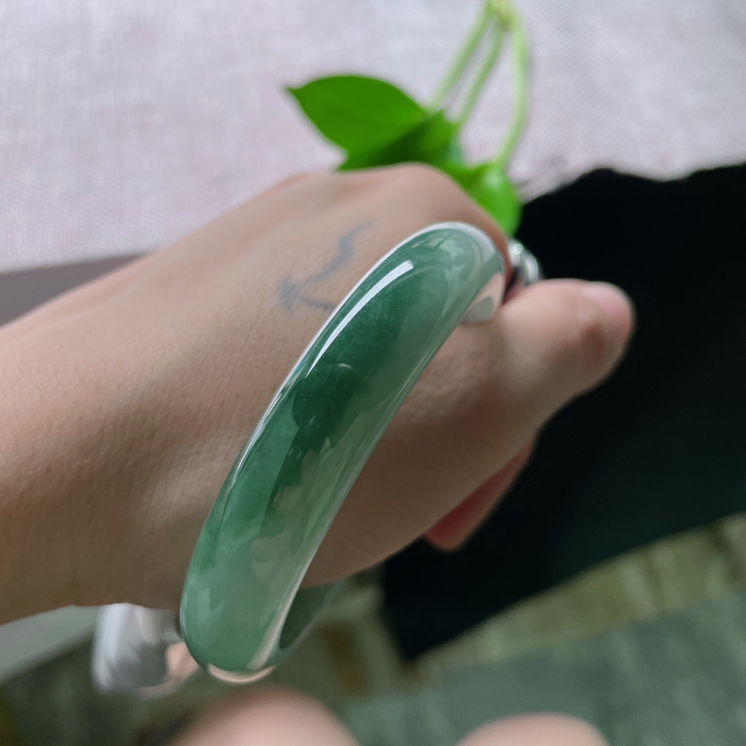 53.8/12.1/7.2，油青正圈，油润有光泽，佩戴沉稳内敛，一点皮纹不显，ss49258a