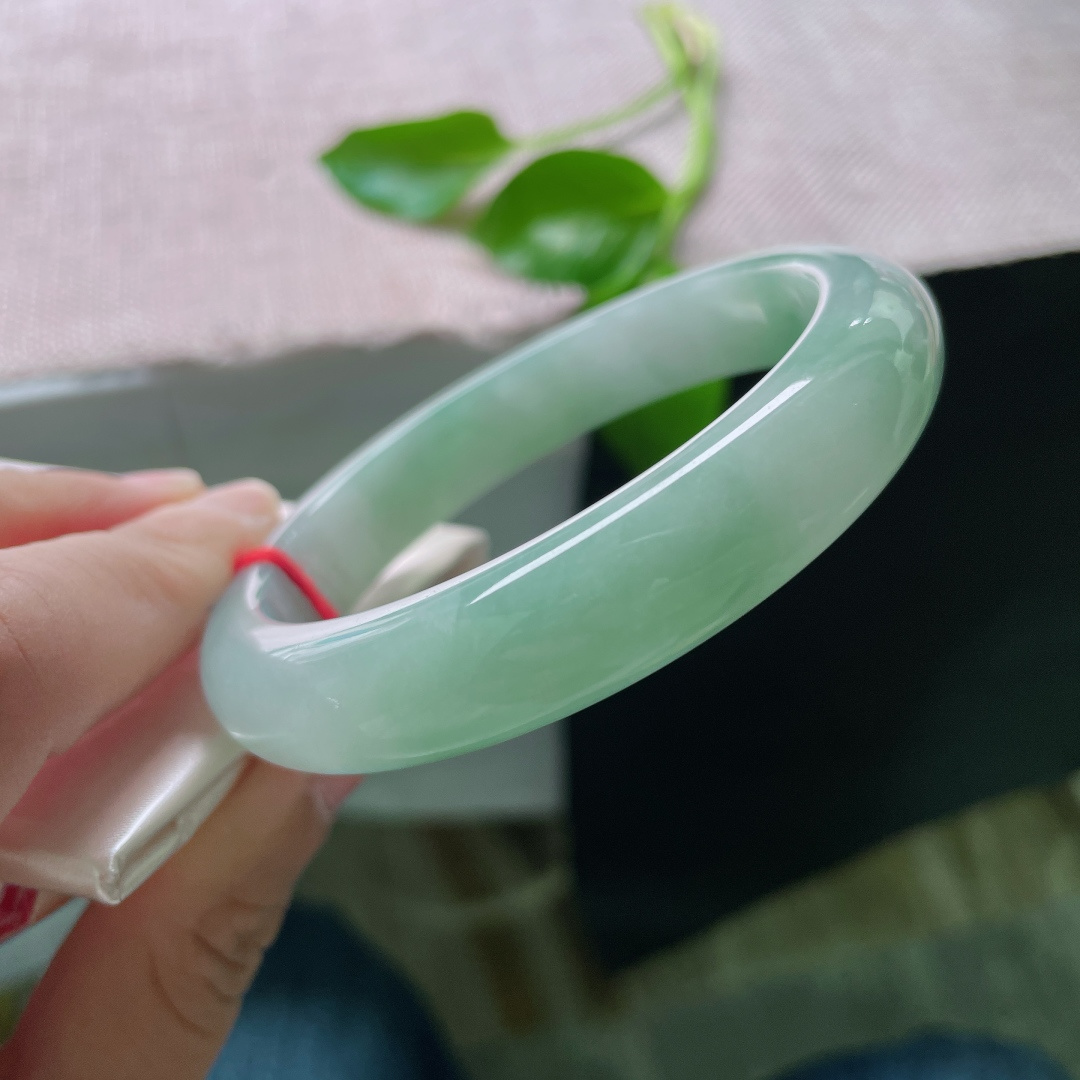 58./12.4/8.9，绿底正圈，水润细腻，种老，宁静致远，一点皮纹，ss47928a