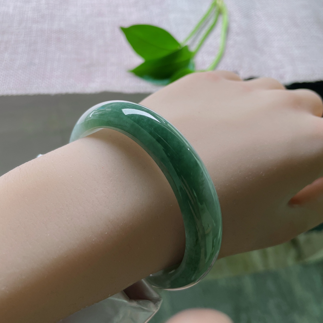 53.8/12.1/7.2，油青正圈，油润有光泽，佩戴沉稳内敛，一点皮纹不显，ss49258a