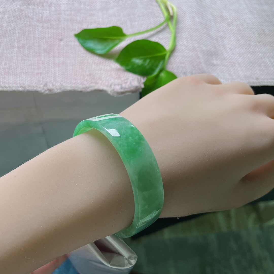 50.4/13.2/4.2，豆绿方镯，小手福利，不争不抢，却自带春天的生机，皮纹，ss50204a