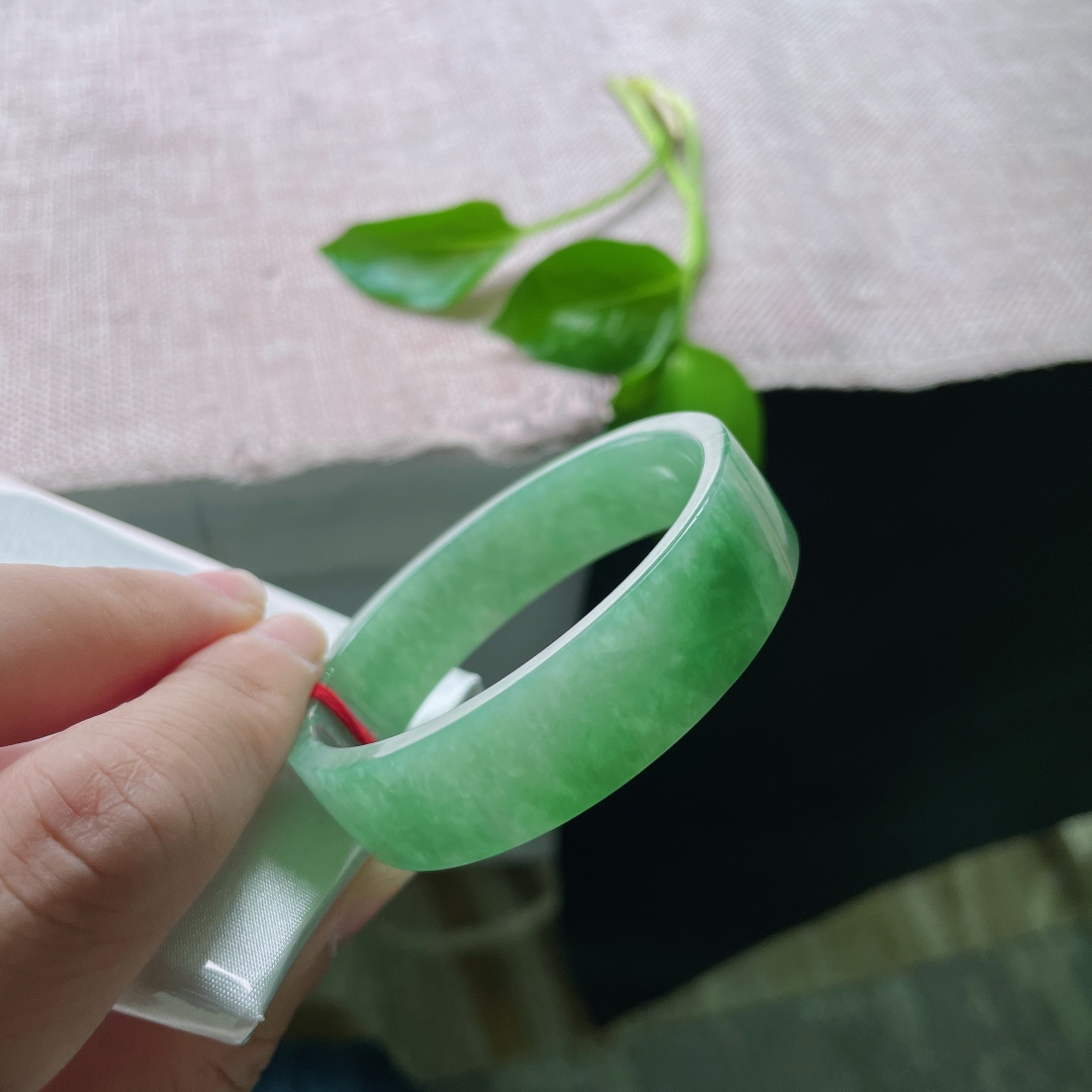 50.4/13.2/4.2，豆绿方镯，小手福利，不争不抢，却自带春天的生机，皮纹，ss50204a