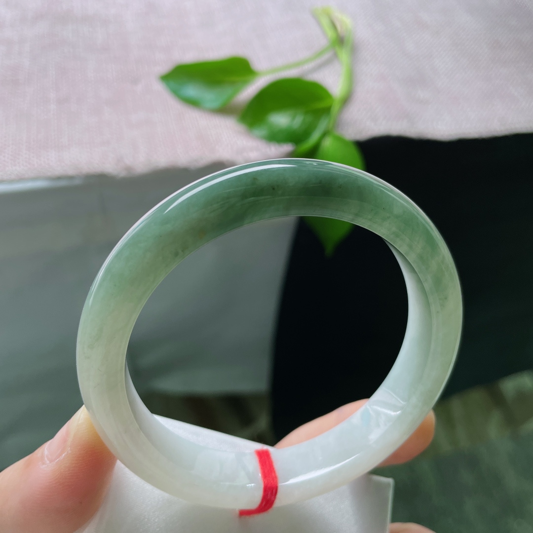 60.1/12.1/8.8，油绿底正圈，大圈口，水润细腻，天青色等烟雨，棉线，ss49707a