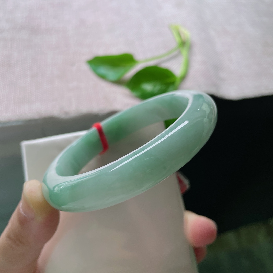 58./12.4/8.9，绿底正圈，水润细腻，种老，宁静致远，一点皮纹，ss47928a