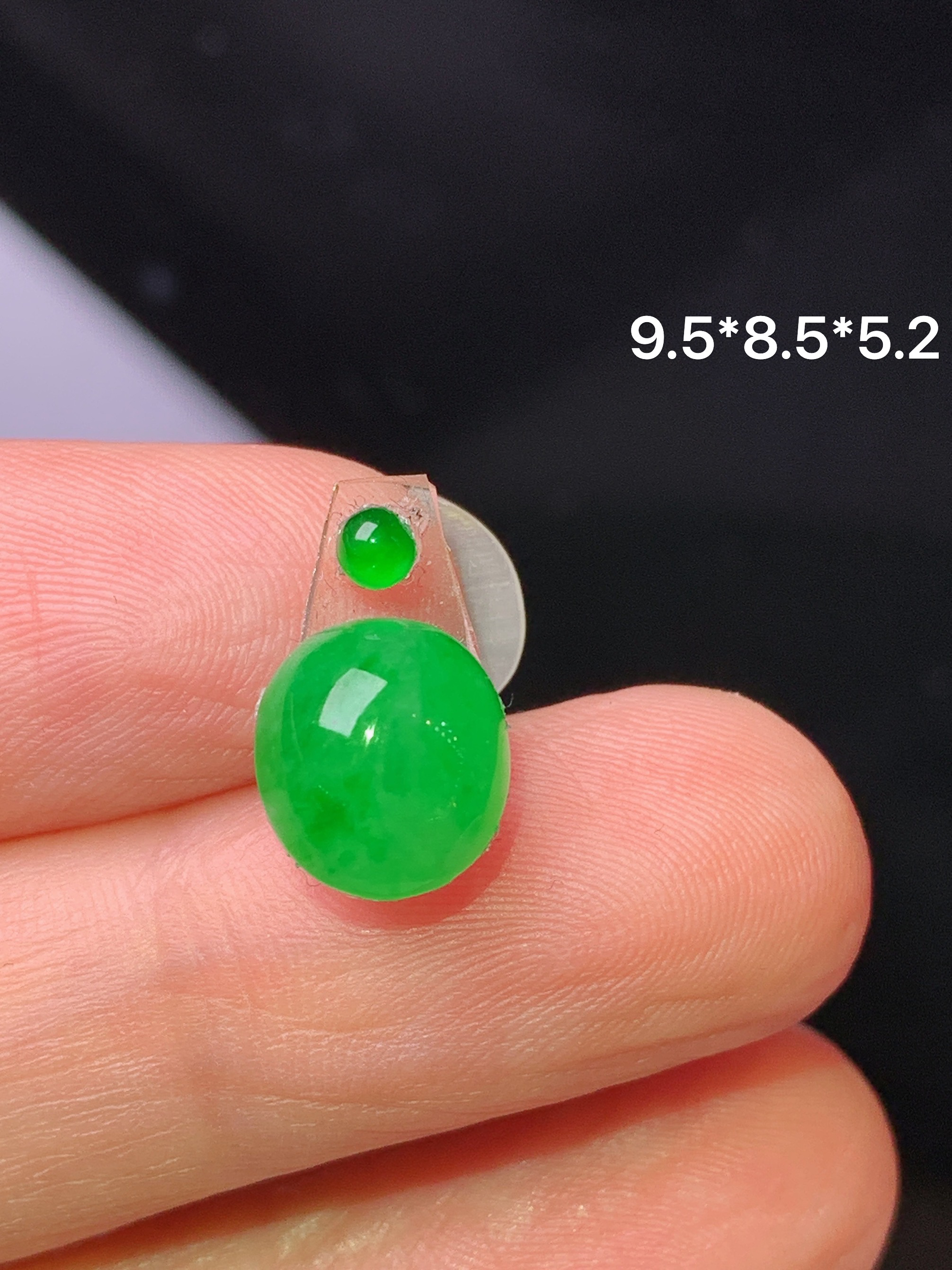 镶嵌款 满绿蛋面吊坠 玉质细腻 色泽艳丽清新 水润亮眼 整体尺寸9.5*8.5*5.2*2x