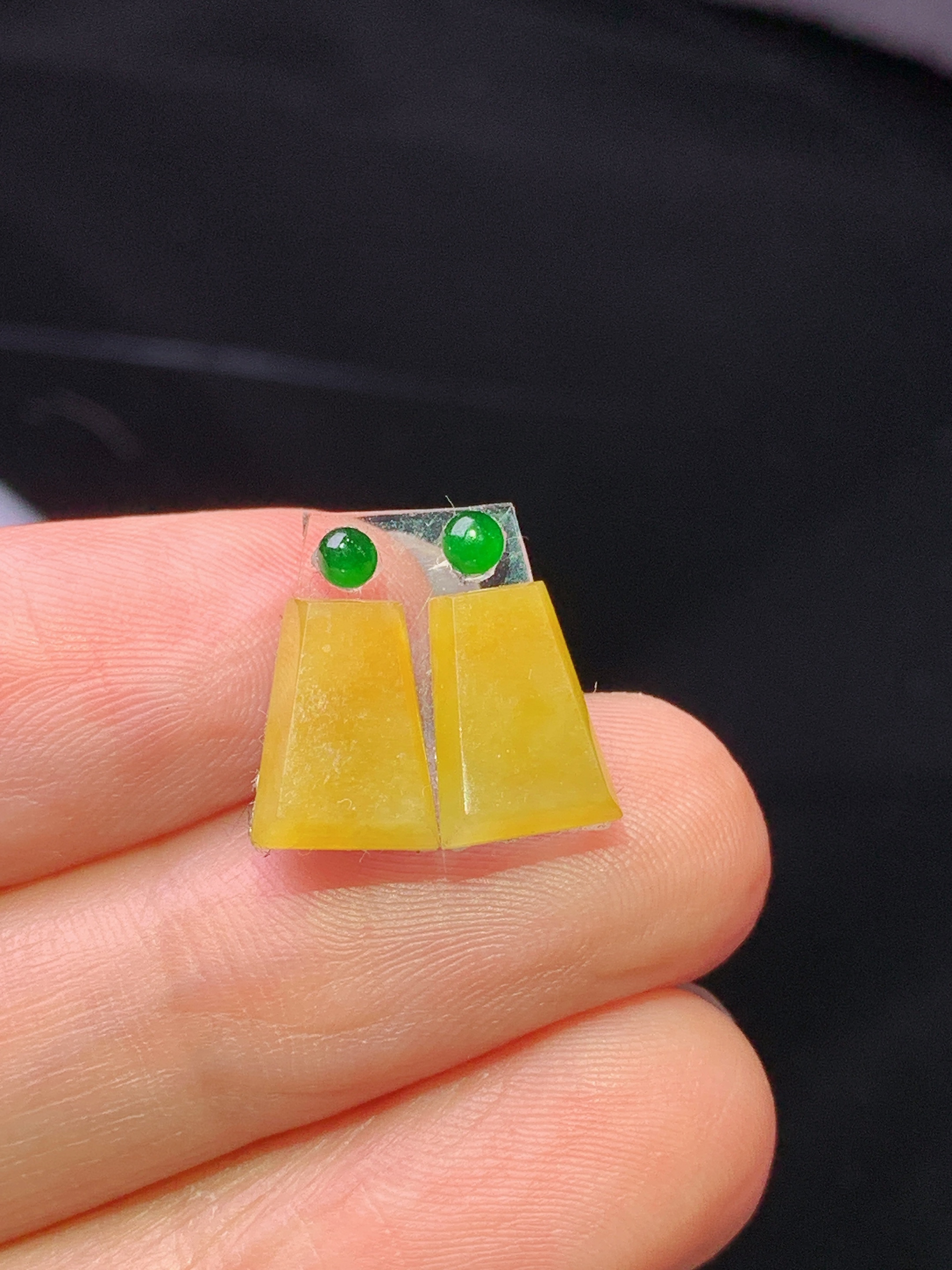 镶嵌款 黄翡无事牌一对 玉质细腻 色泽艳丽清新 水润亮眼 整体尺寸10*6.8*2.2*2x