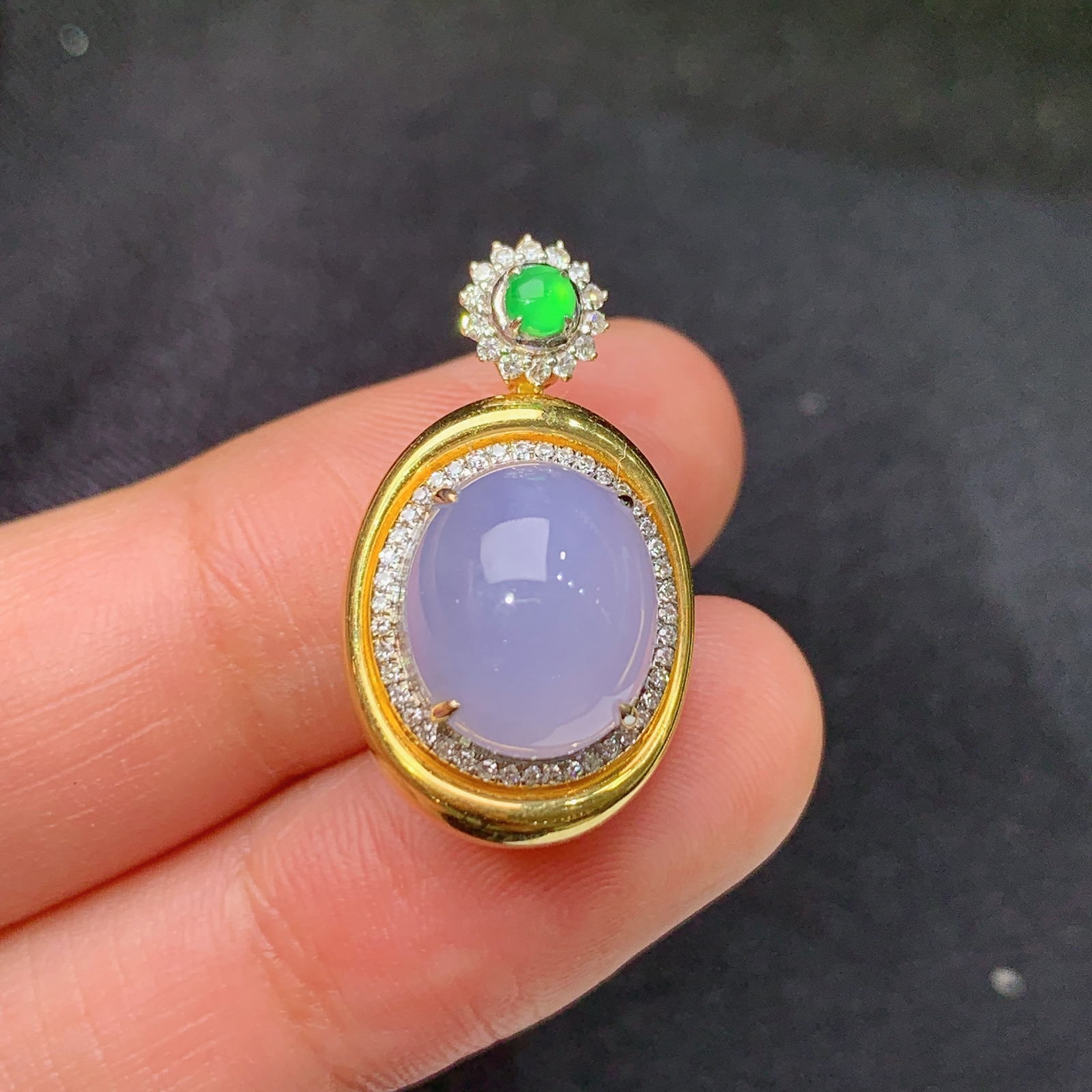 冰紫罗兰蛋面吊坠，18k金镶嵌，温润细腻，颜色鲜艳，Jz 尺寸23.2*13.4*12.1