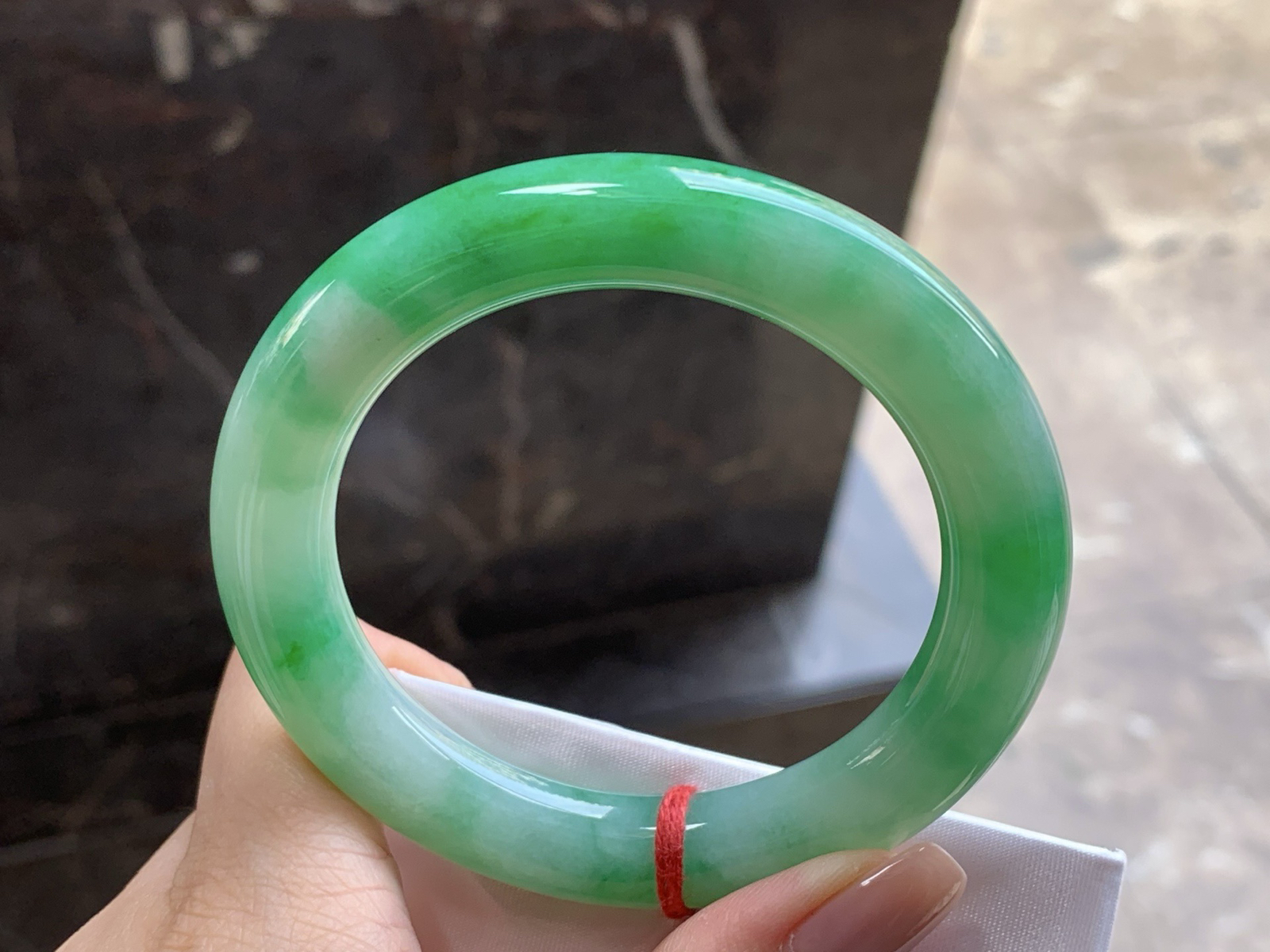 糯种带色福镯
颜色漂亮 55/10.6/11mm