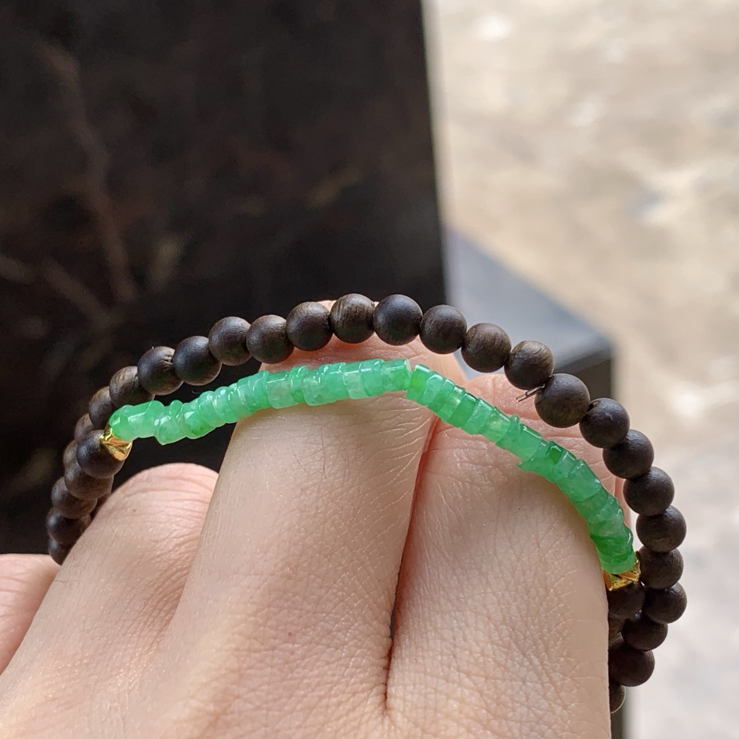 带色手串
水润独特 沉香