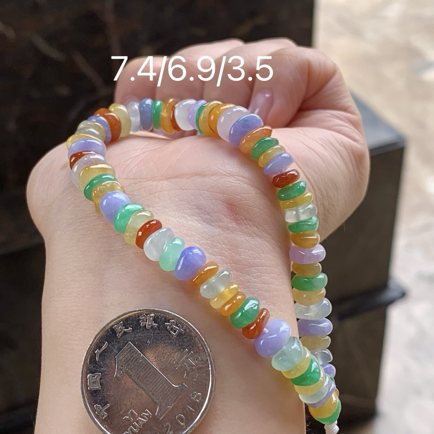 彩色手串
种色俱佳 水润独特