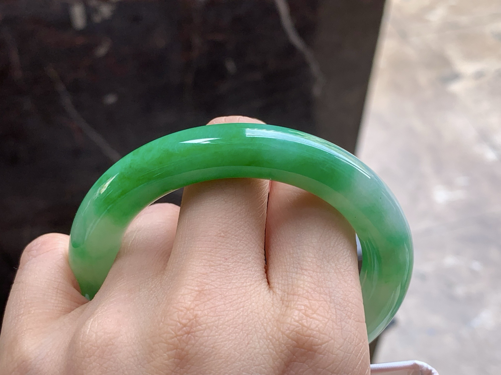 糯种带色福镯
颜色漂亮 55/10.6/11mm