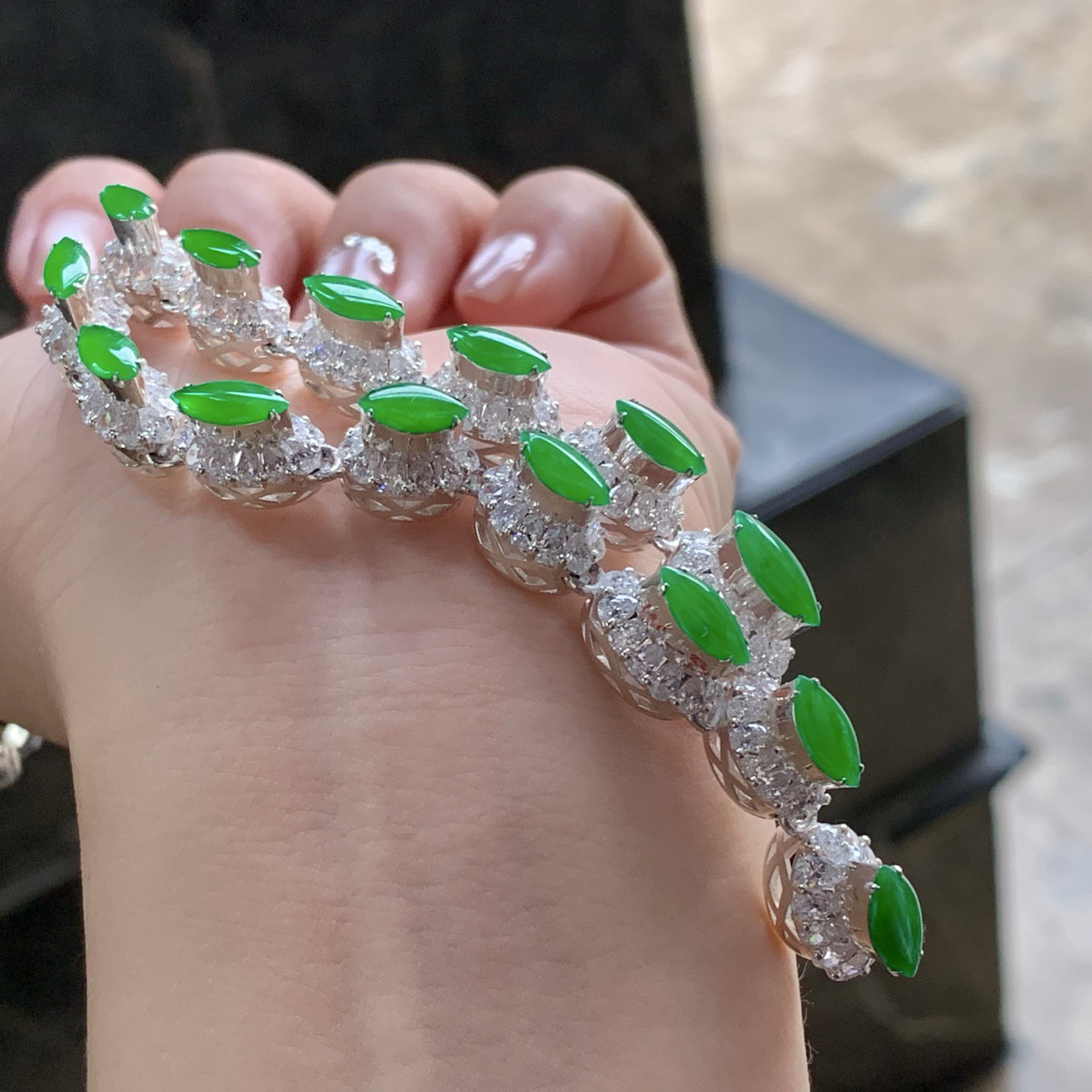 阳绿马眼戒面
颜色漂亮 铜托