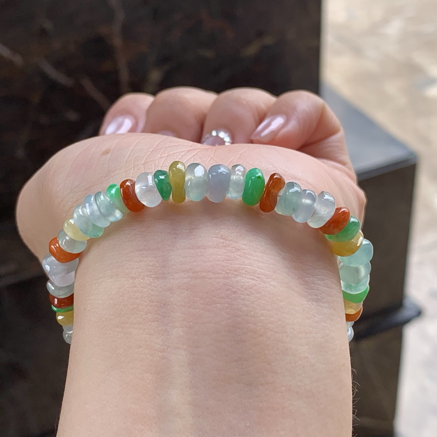 彩色手串
种色俱佳 水润独特