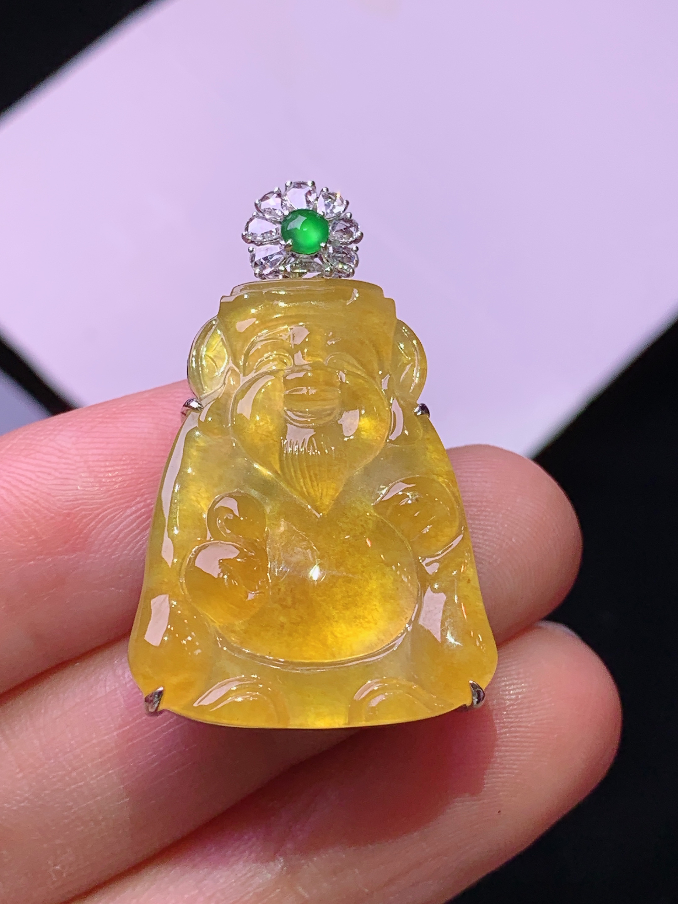 18k金钻镶嵌黄翡财神吊坠 玉质细腻 色泽艳丽清新 水润亮眼 整体尺寸35*21.3*7.2g2