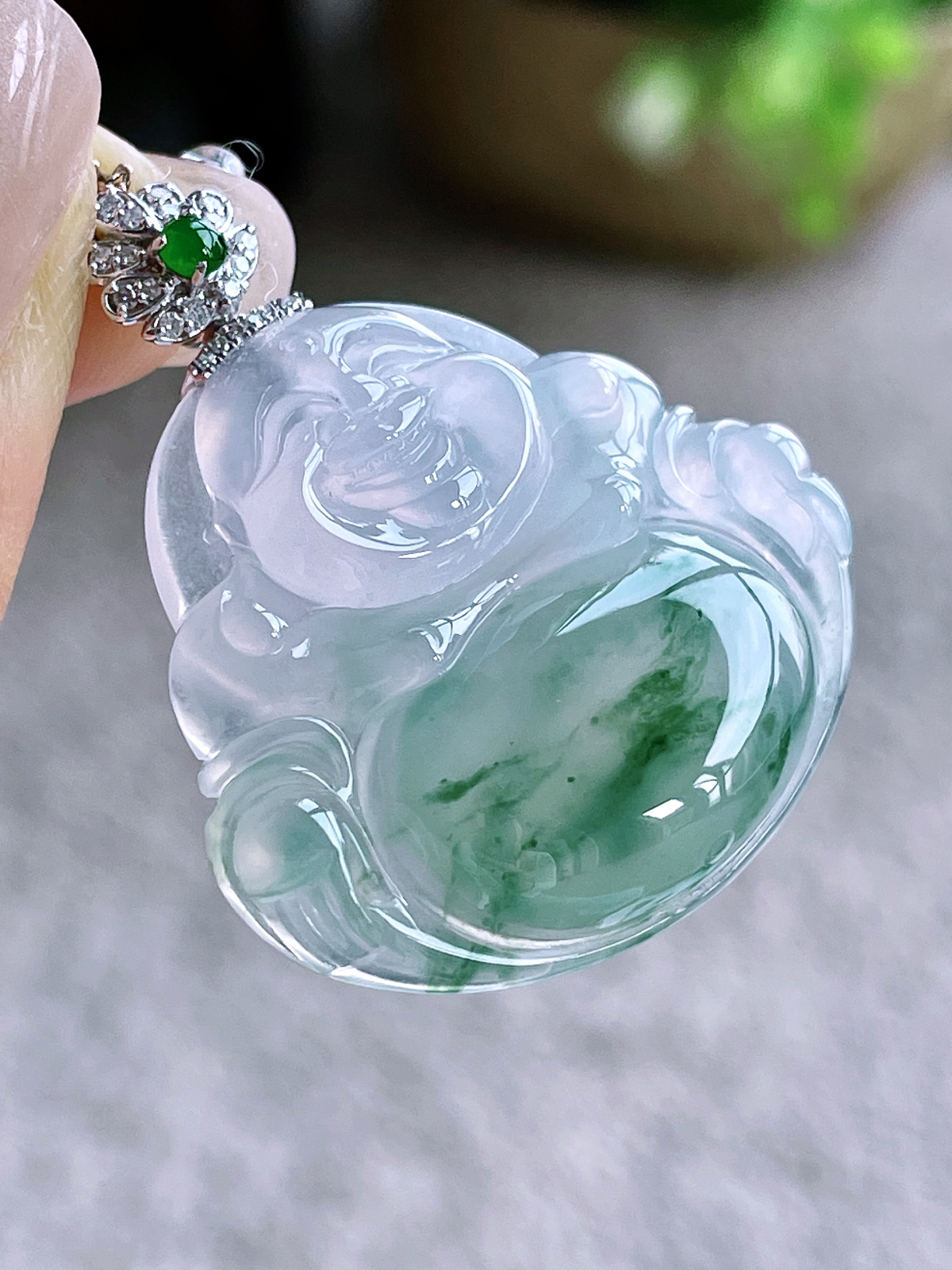 【镶嵌】高冰飘花佛公吊坠  
【说明】缅料 18k金镶嵌 完美 性价比高  
【整体】39.2
【裸石】31-33.6-5.9