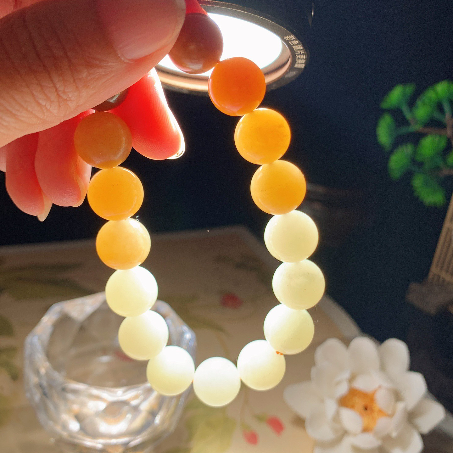 新疆和田玉且末糖圆珠手串！单颗尺寸12。玉质细腻油润 底色纯净 脂粉好，品质好。lt260401