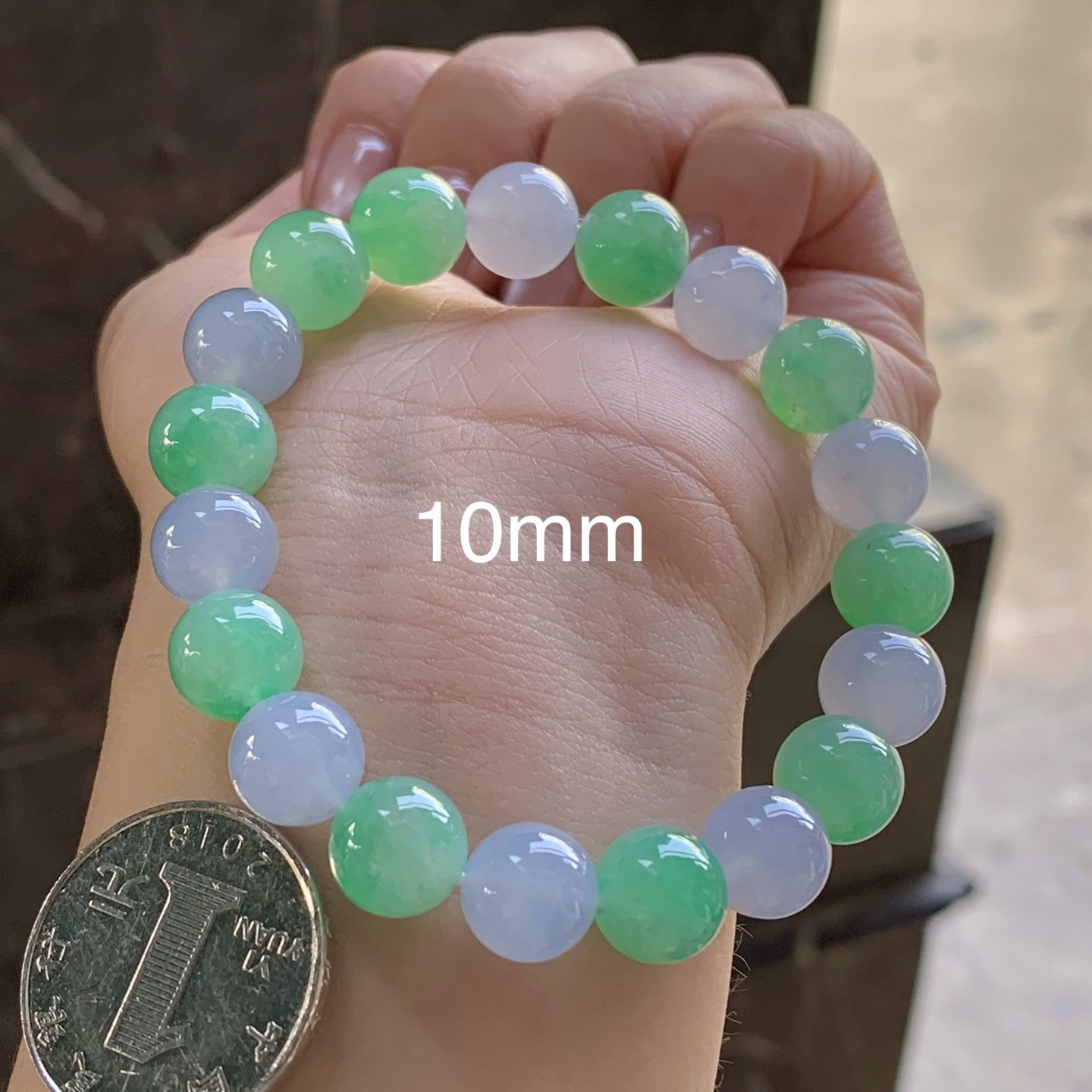 冰种春彩手串
颜色漂亮 种好水足