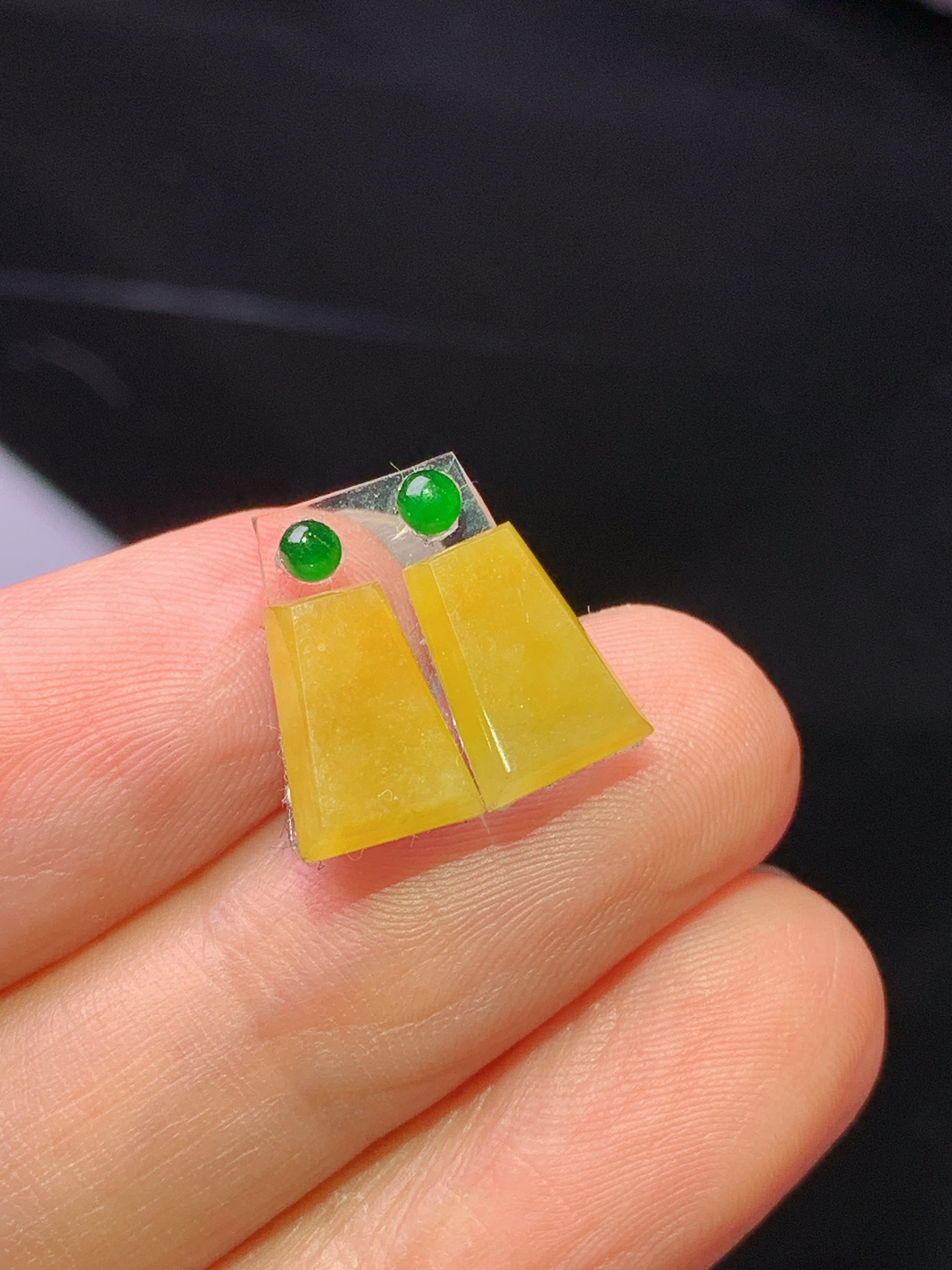 镶嵌款 黄翡无事牌一对 玉质细腻 色泽艳丽清新 水润亮眼 整体尺寸10*6.8*2.2*2x