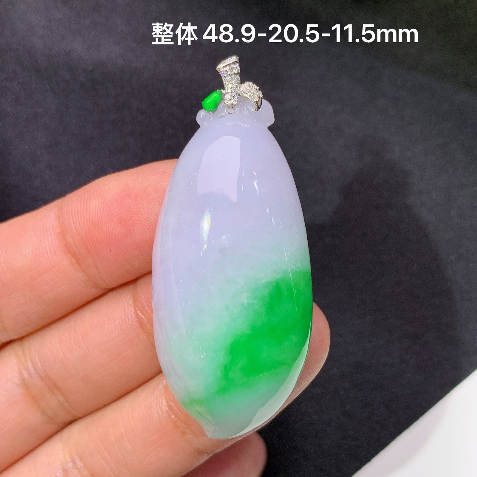 冰飘绿福瓜吊坠，18k金镶嵌，冰润细腻，色阳，种水足，Xky 尺寸48.9*20.5*11.5