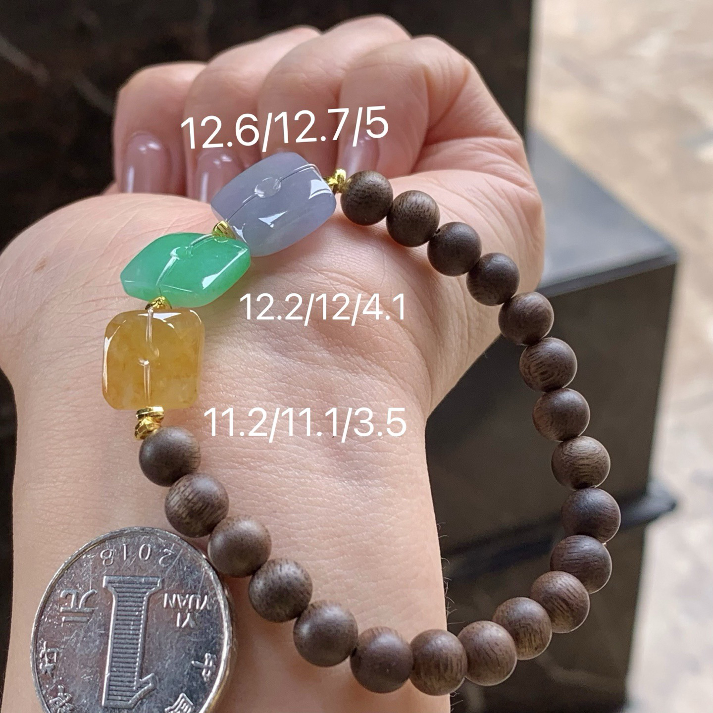 三彩方扣手串
颜色漂亮 搭配沉香木