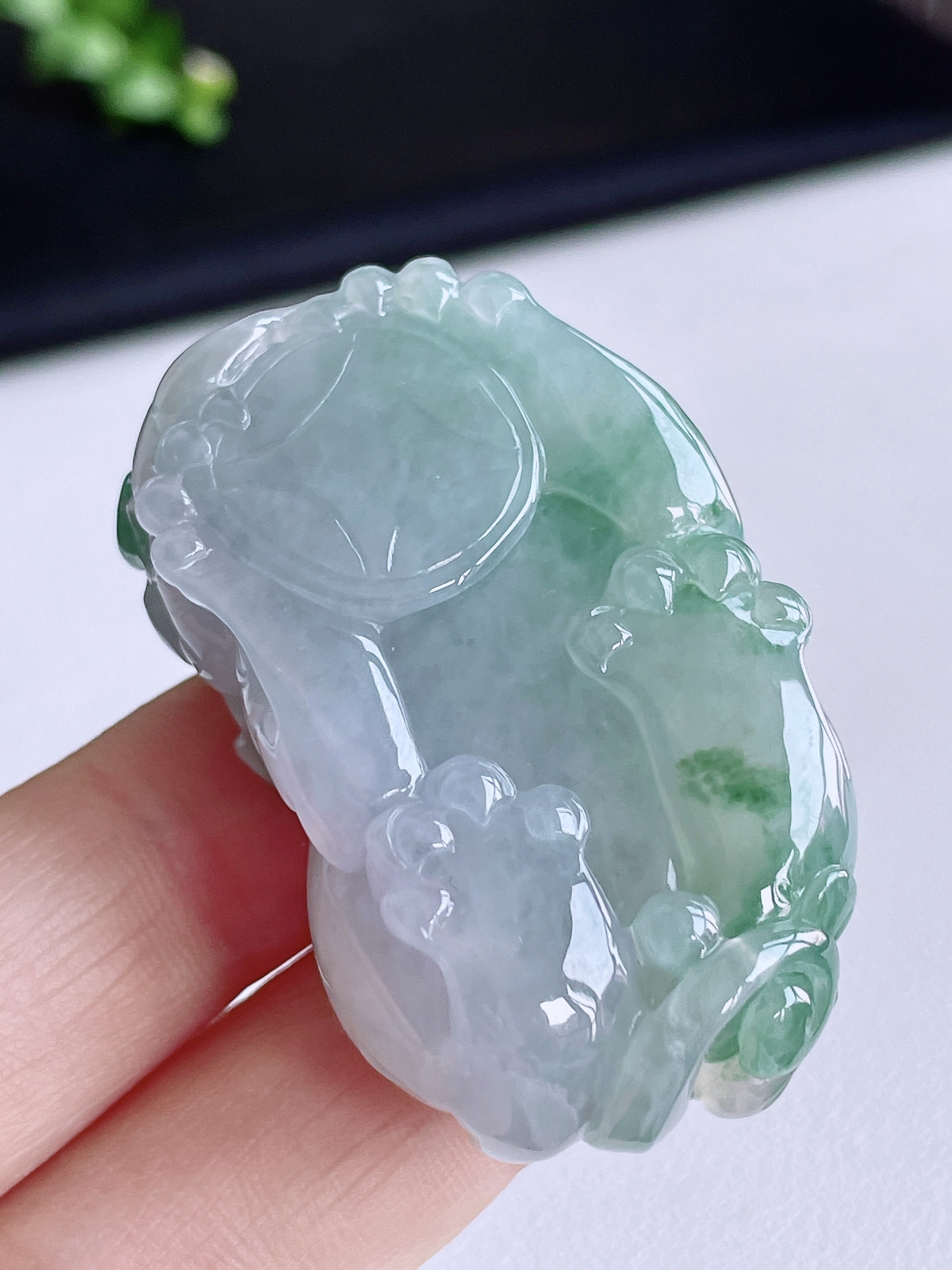 冰飘花貔貅吊坠
【尺寸】49.4-28-19.4