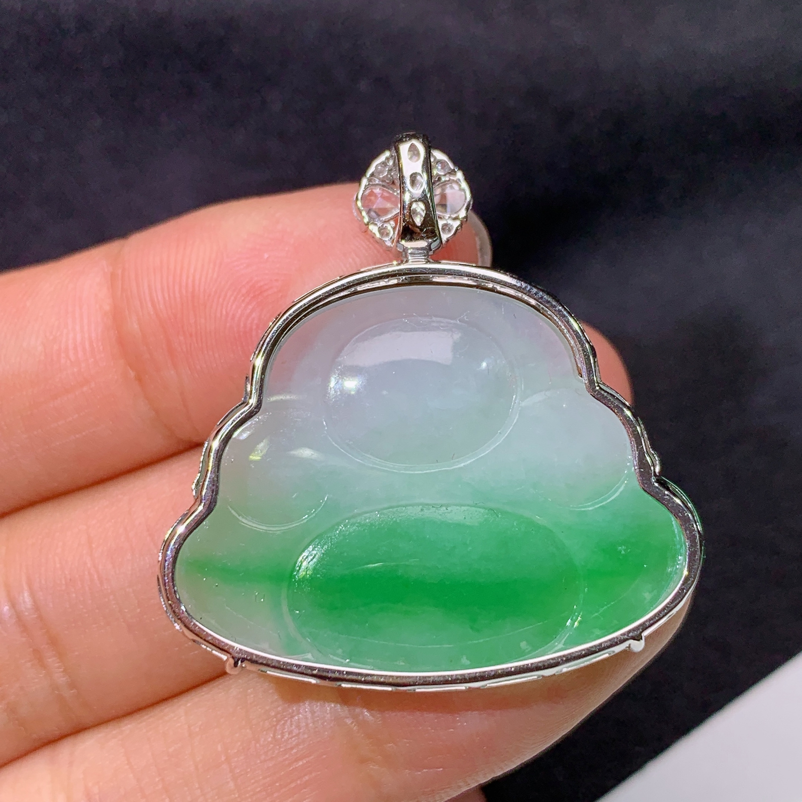 飘绿笑佛吊坠，18k金镶嵌，冰润色阳，品相好，种水足，Fc 尺寸33.3*32.6*7.7