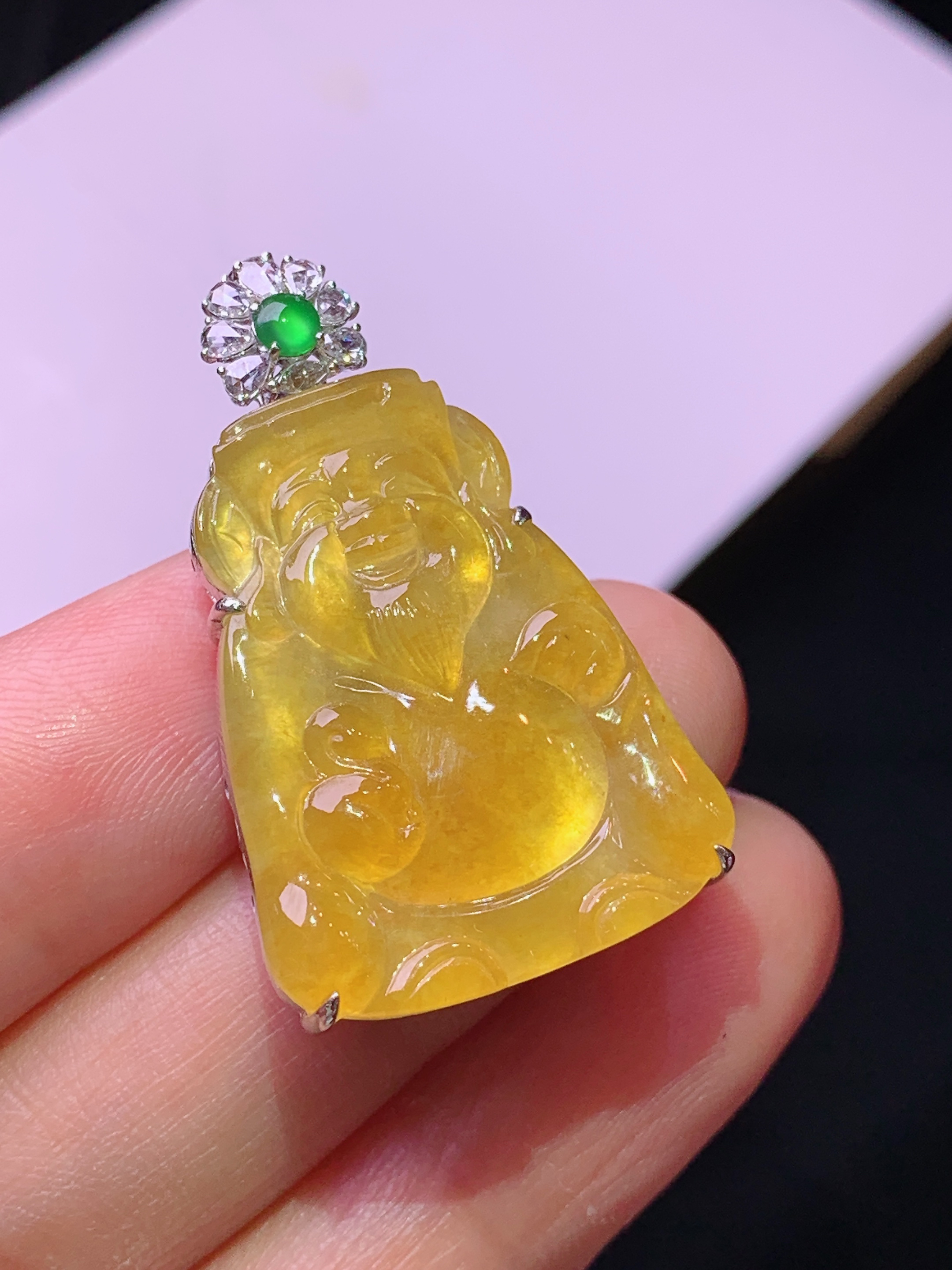 18k金钻镶嵌黄翡财神吊坠 玉质细腻 色泽艳丽清新 水润亮眼 整体尺寸35*21.3*7.2g2