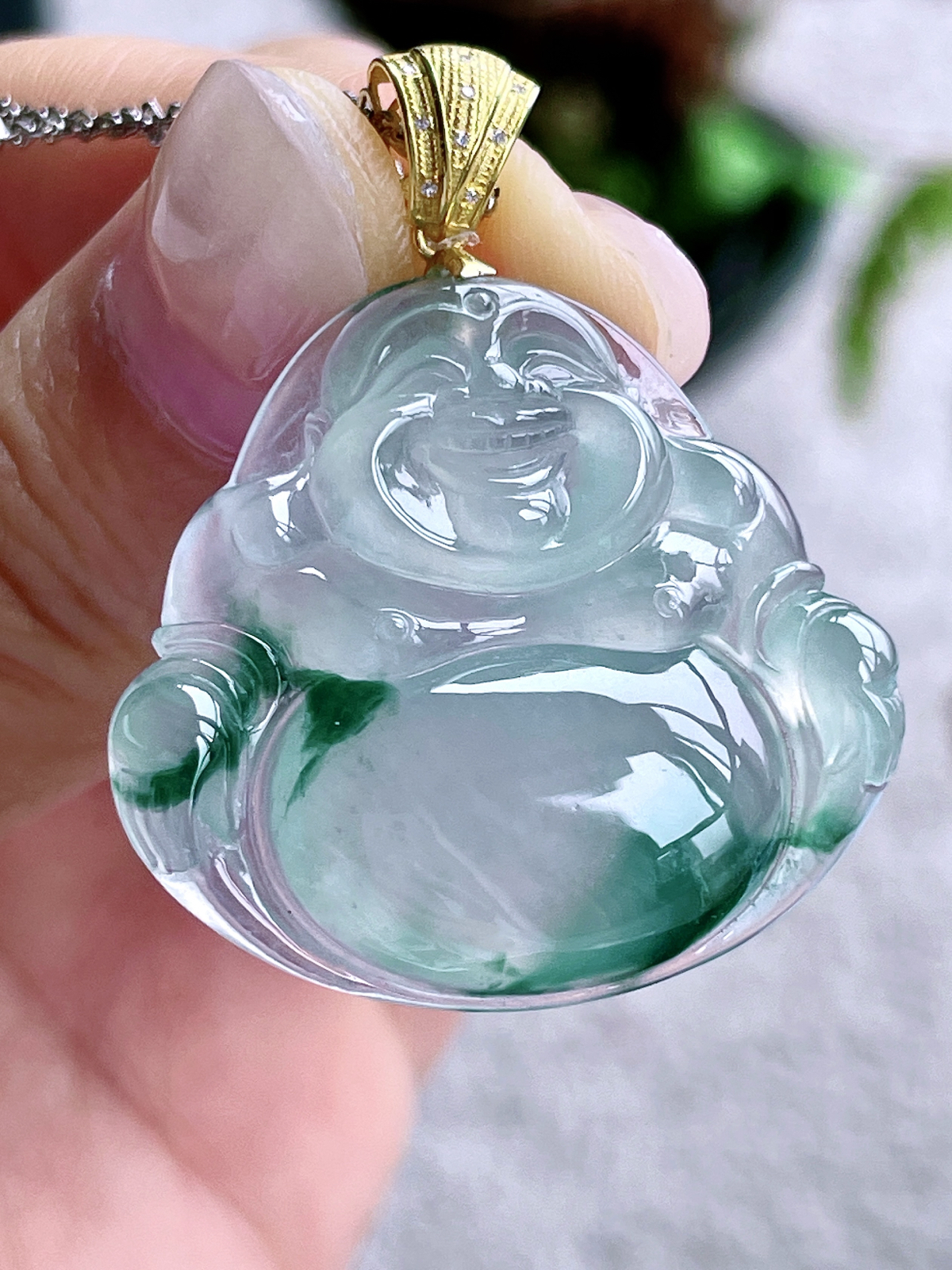 【镶嵌】高冰飘花佛公吊坠  
【说明】缅料 18k金镶嵌 性价比高  
【整体】39.9
【裸石】