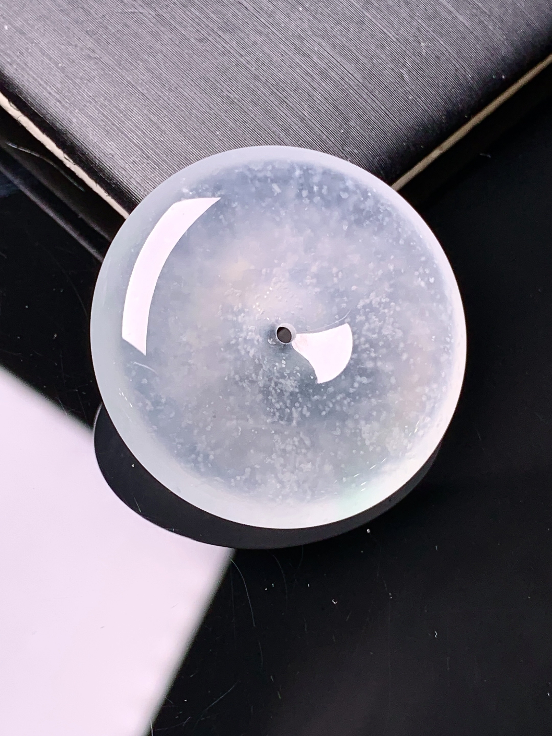 冰种平安扣吊坠 玉质细腻 色泽艳丽清新 水润亮眼 整体尺寸28*6x1