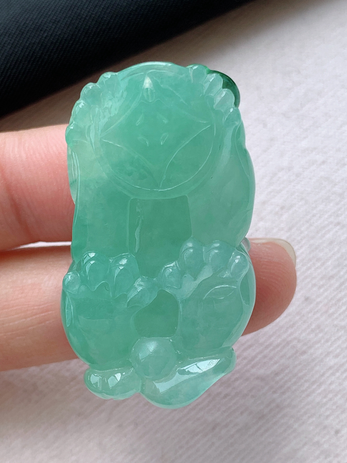 冰绿貔貅挂件
种色怡人，完美细腻莹润，佩戴清新优雅