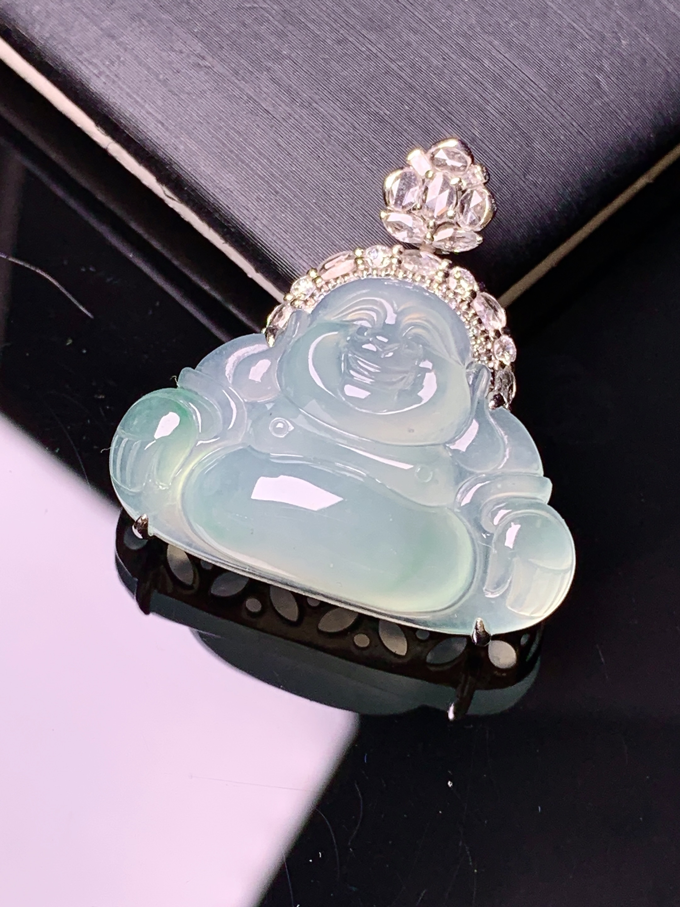 18k金钻镶嵌冰种佛公吊坠 玉质细腻 色泽艳丽清新 水润亮眼 整体尺寸27.6*26.6*10g2